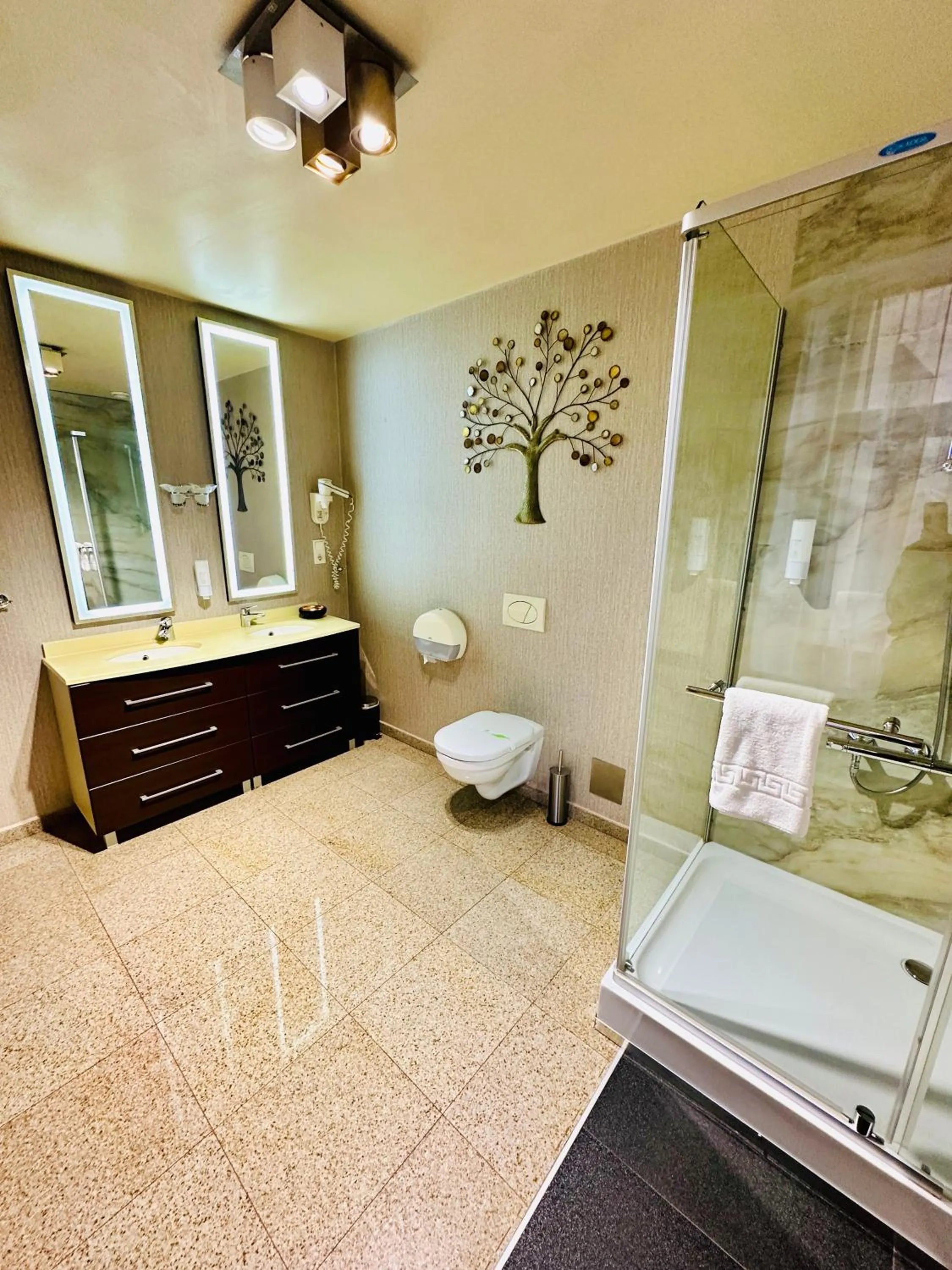 Villa & Restaurant Levoslav House