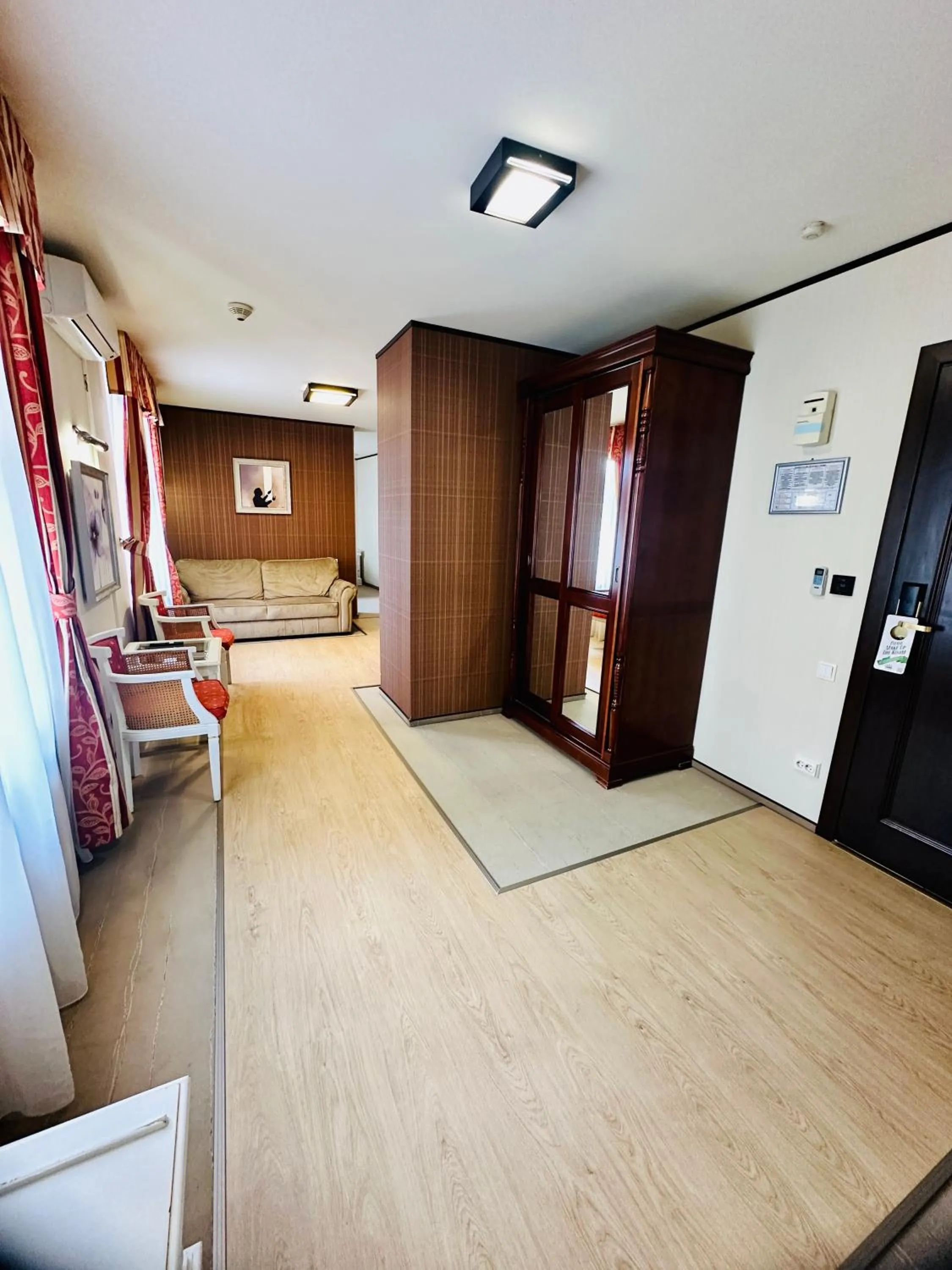 TV and multimedia in Villa & Restaurant Levoslav House