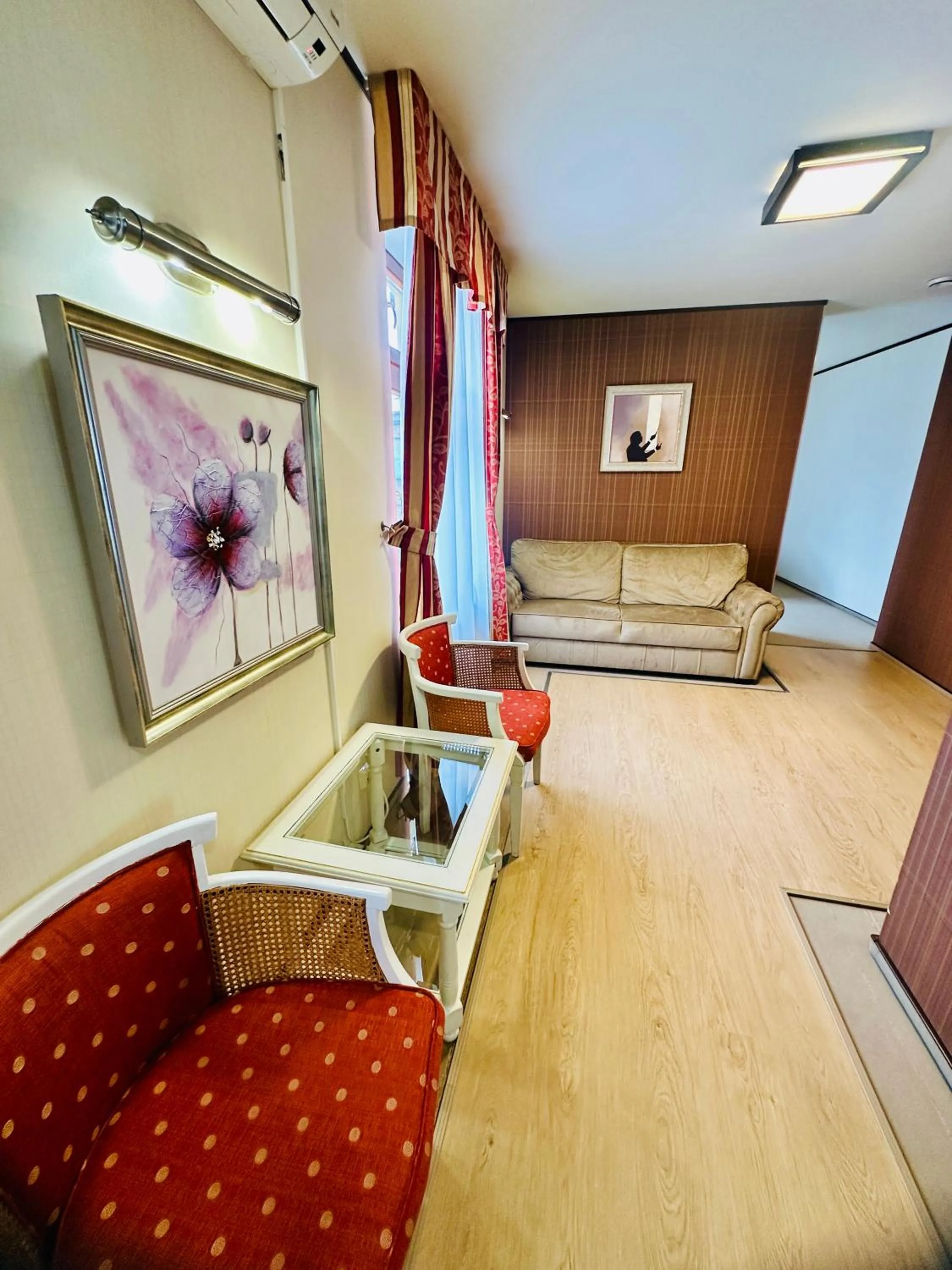 TV and multimedia in Villa & Restaurant Levoslav House