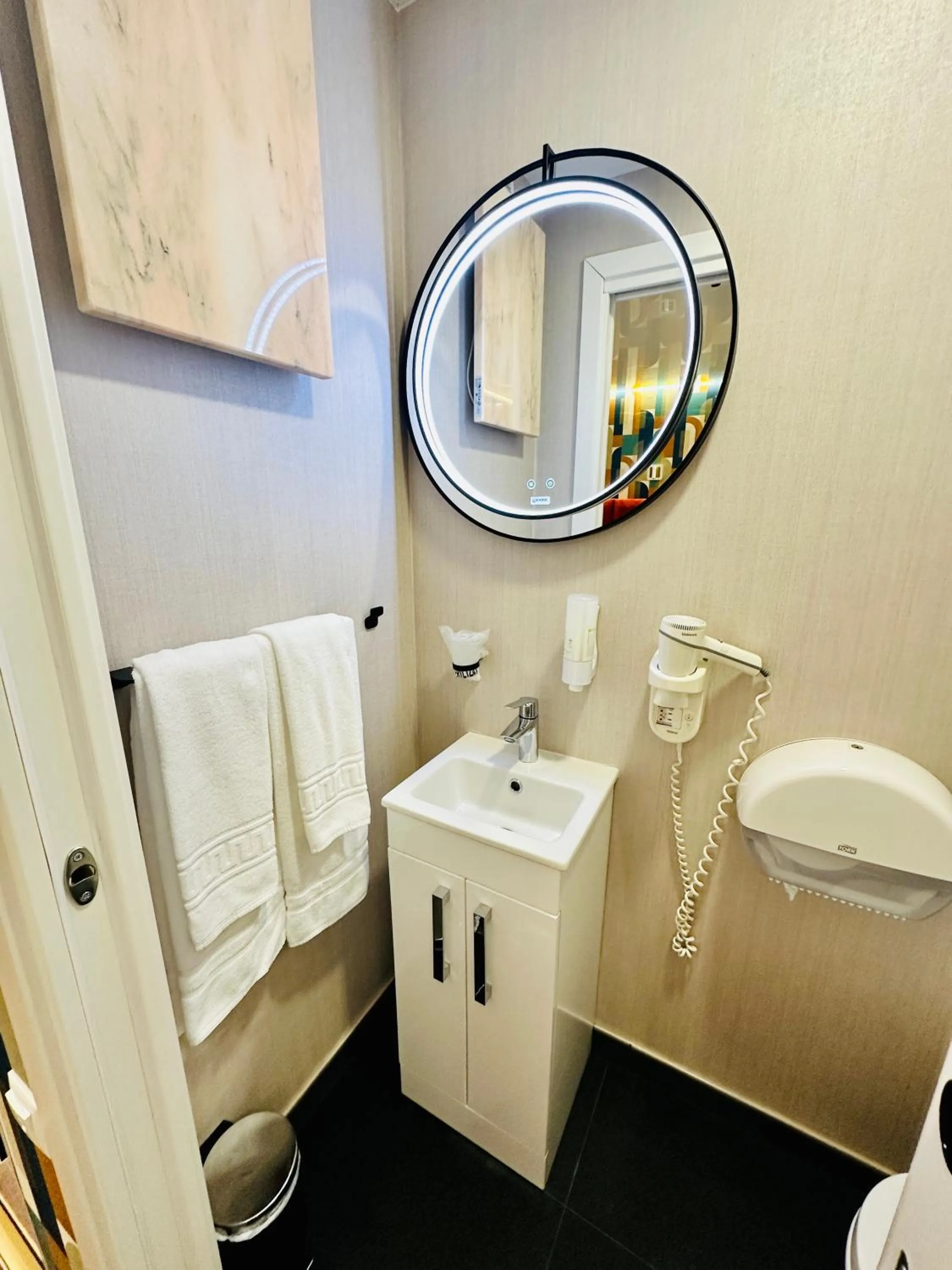 Villa & Restaurant Levoslav House