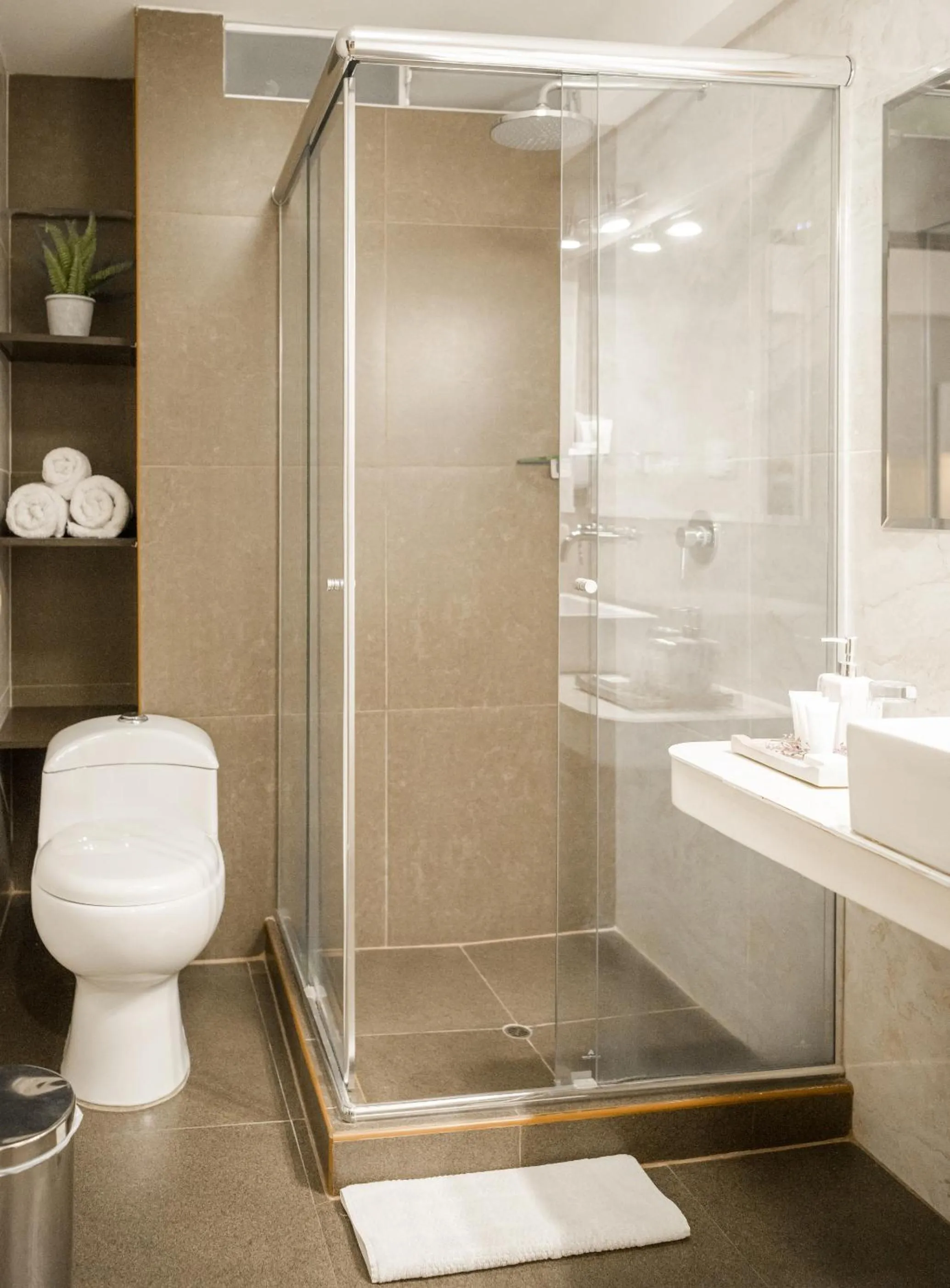 Shower in Hotel Corregidor by Cassana