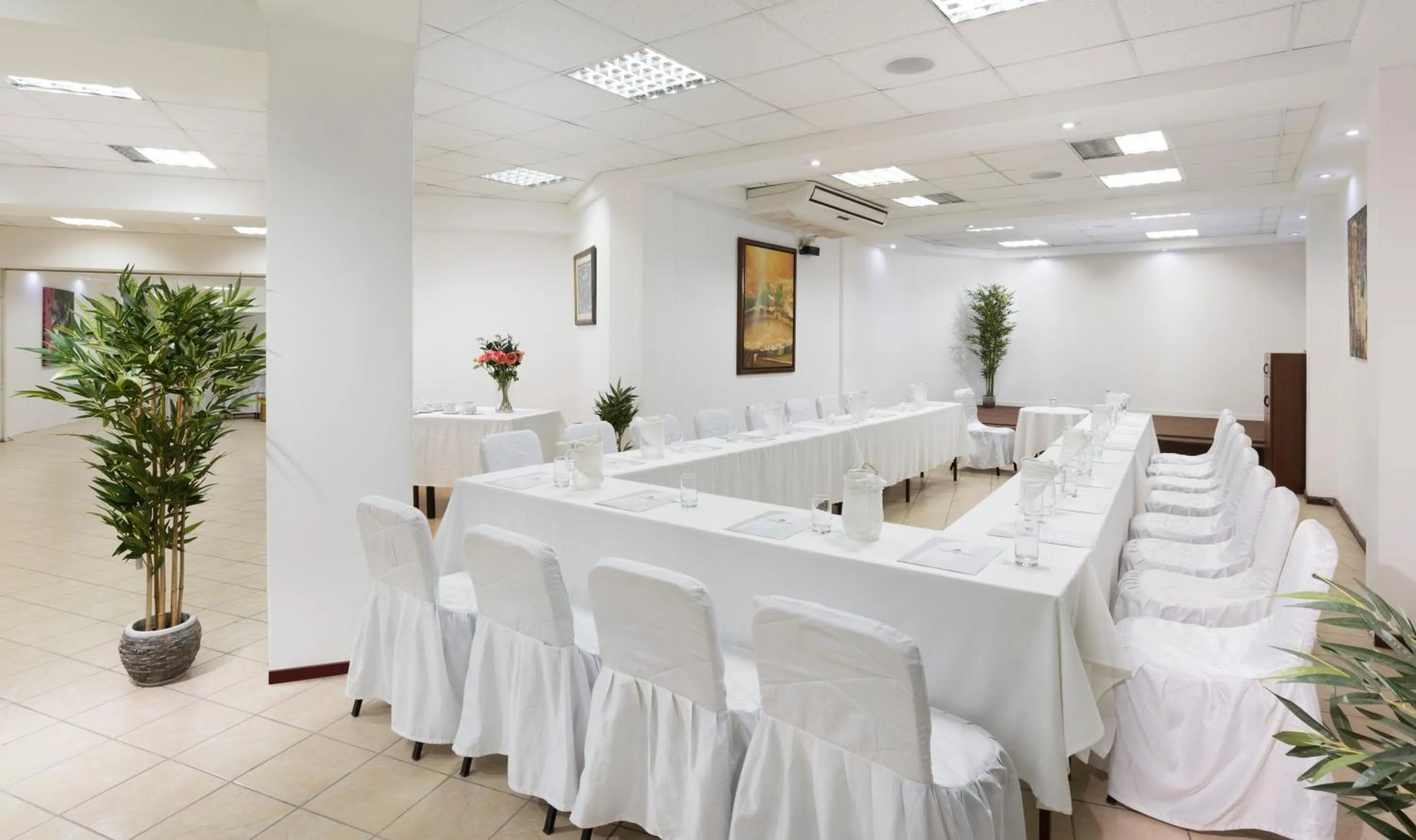 Meeting/conference room in Hotel Corregidor by Cassana