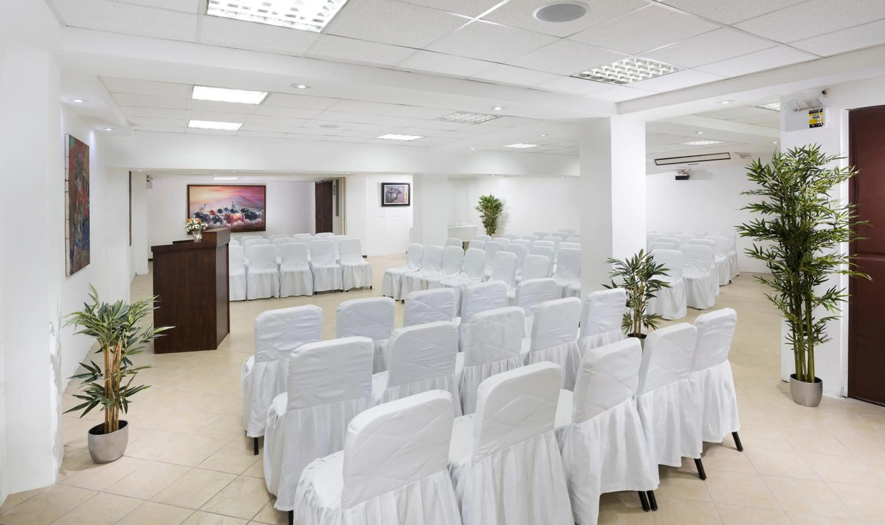 Meeting/conference room in Hotel Corregidor by Cassana