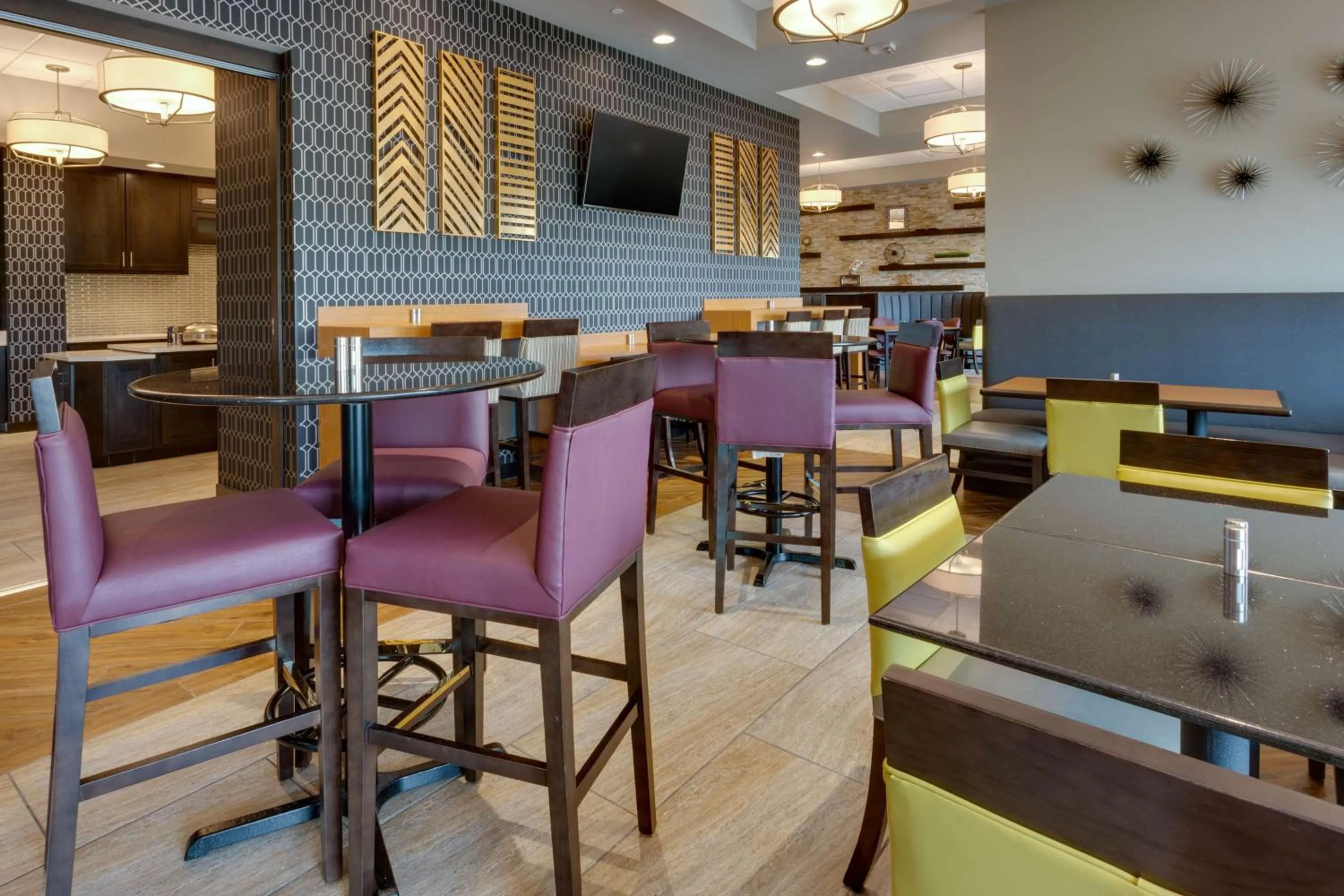Restaurant/places to eat in Drury Inn & Suites Pittsburgh Airport Settlers Ridge