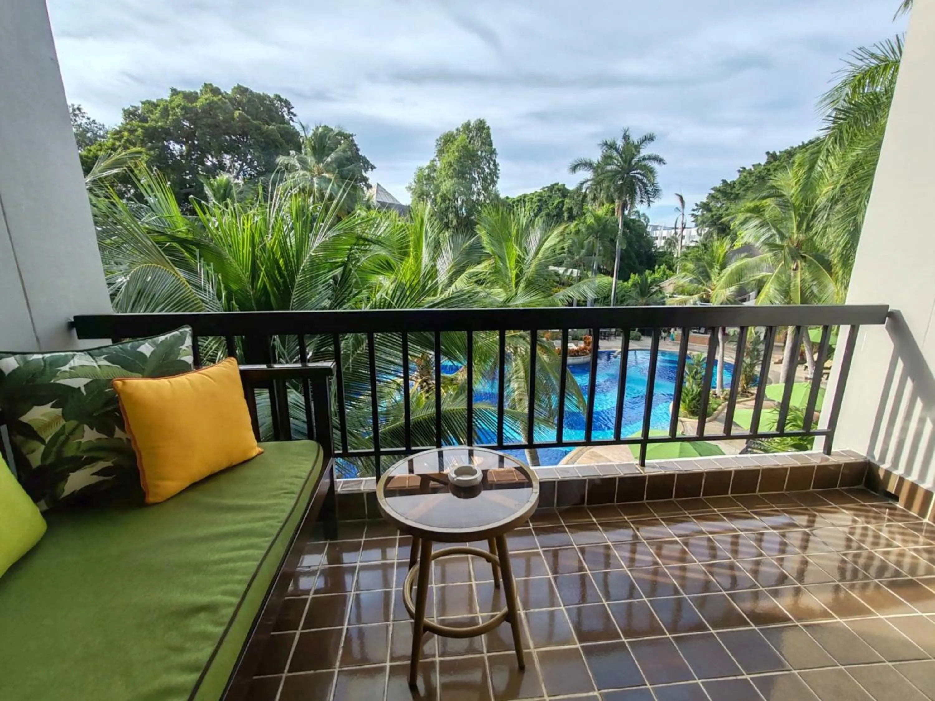 Pool view in Siam Bayshore Resort Pattaya