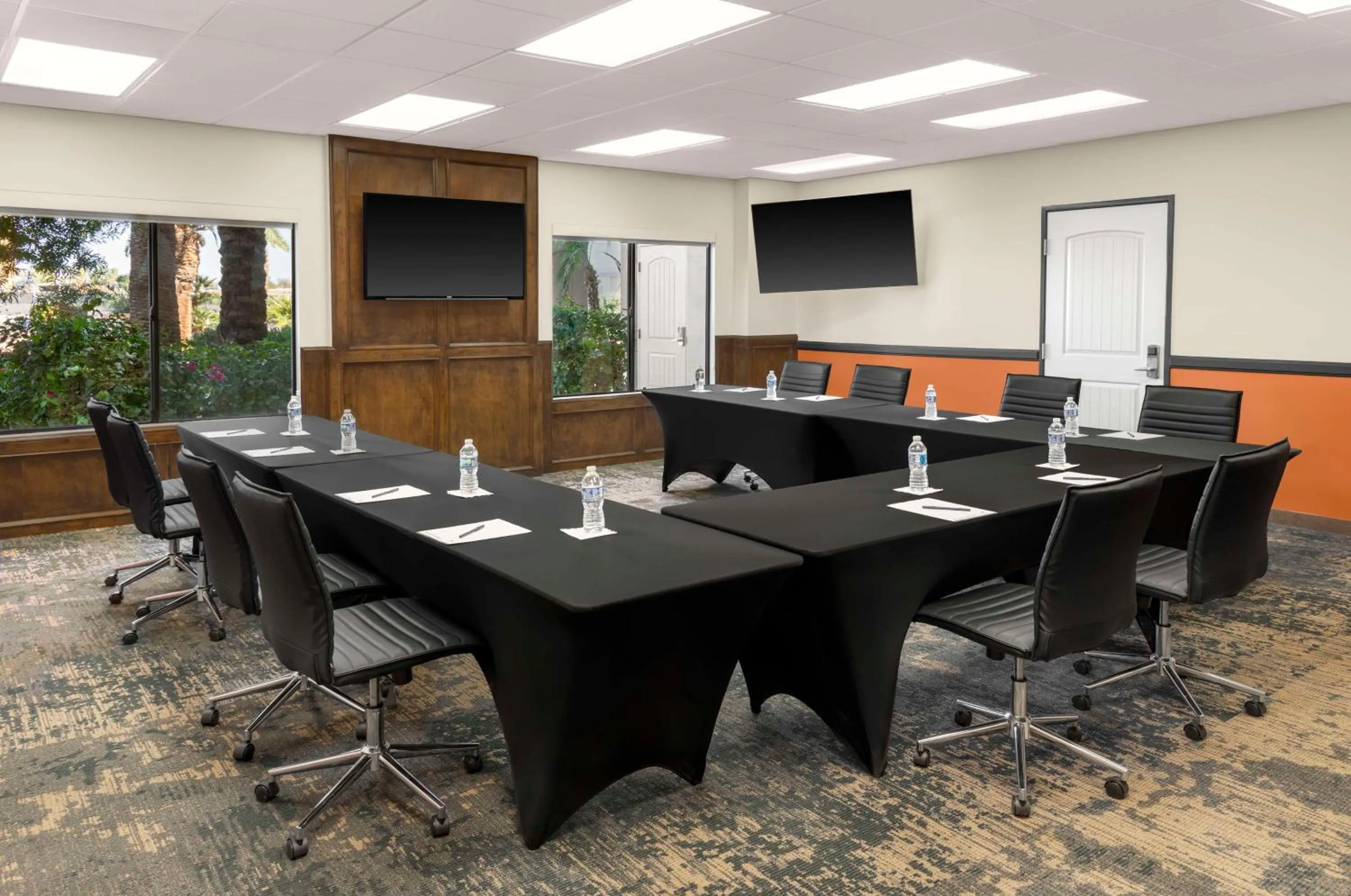 Meeting/conference room in DoubleTree by Hilton Phoenix-Gilbert