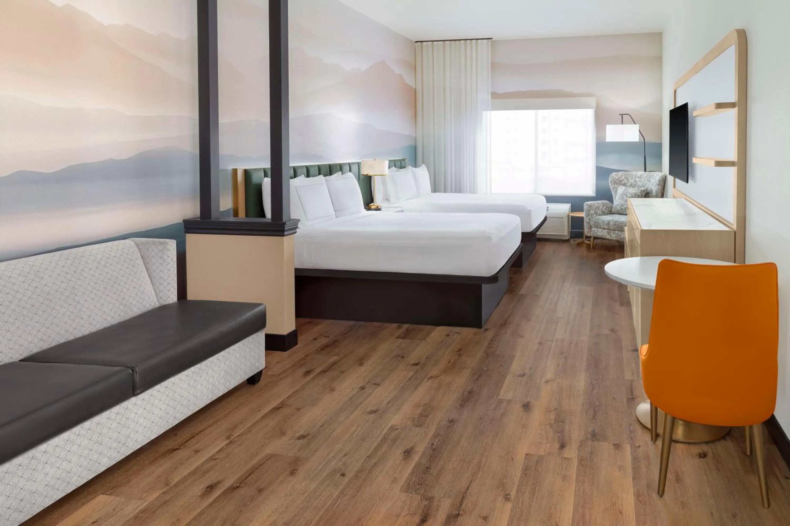 Living room, Bed in DoubleTree by Hilton Phoenix-Gilbert