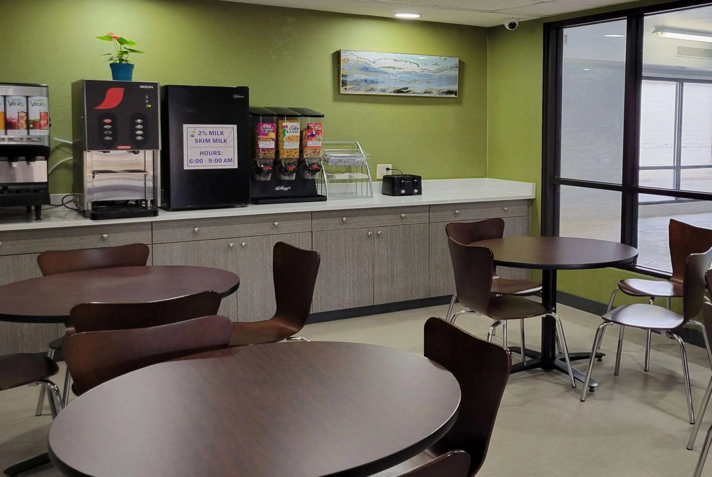 Restaurant/places to eat in Super 8 by Wyndham Aurora/Naperville Area