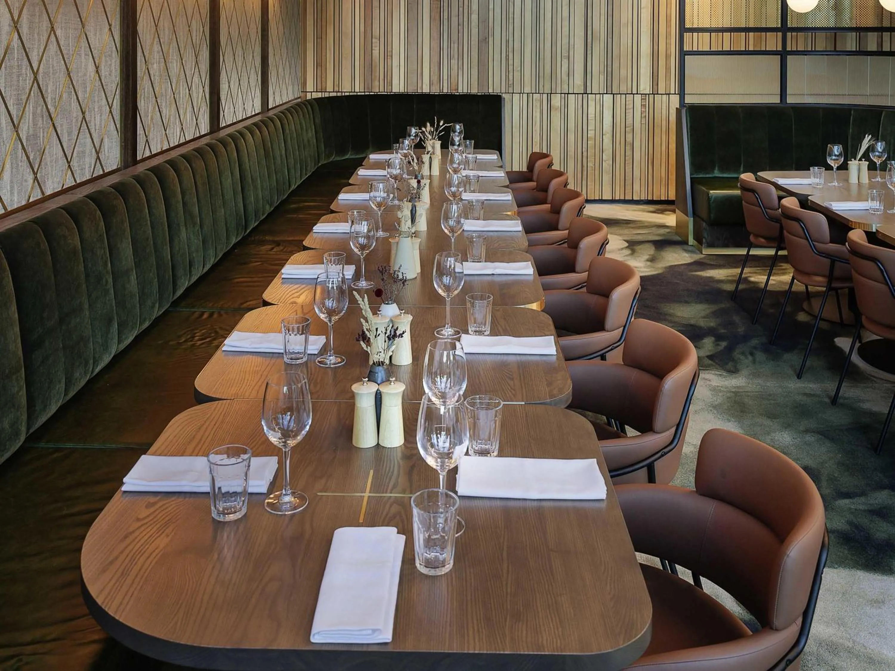 Restaurant/places to eat in Novotel Auckland Airport