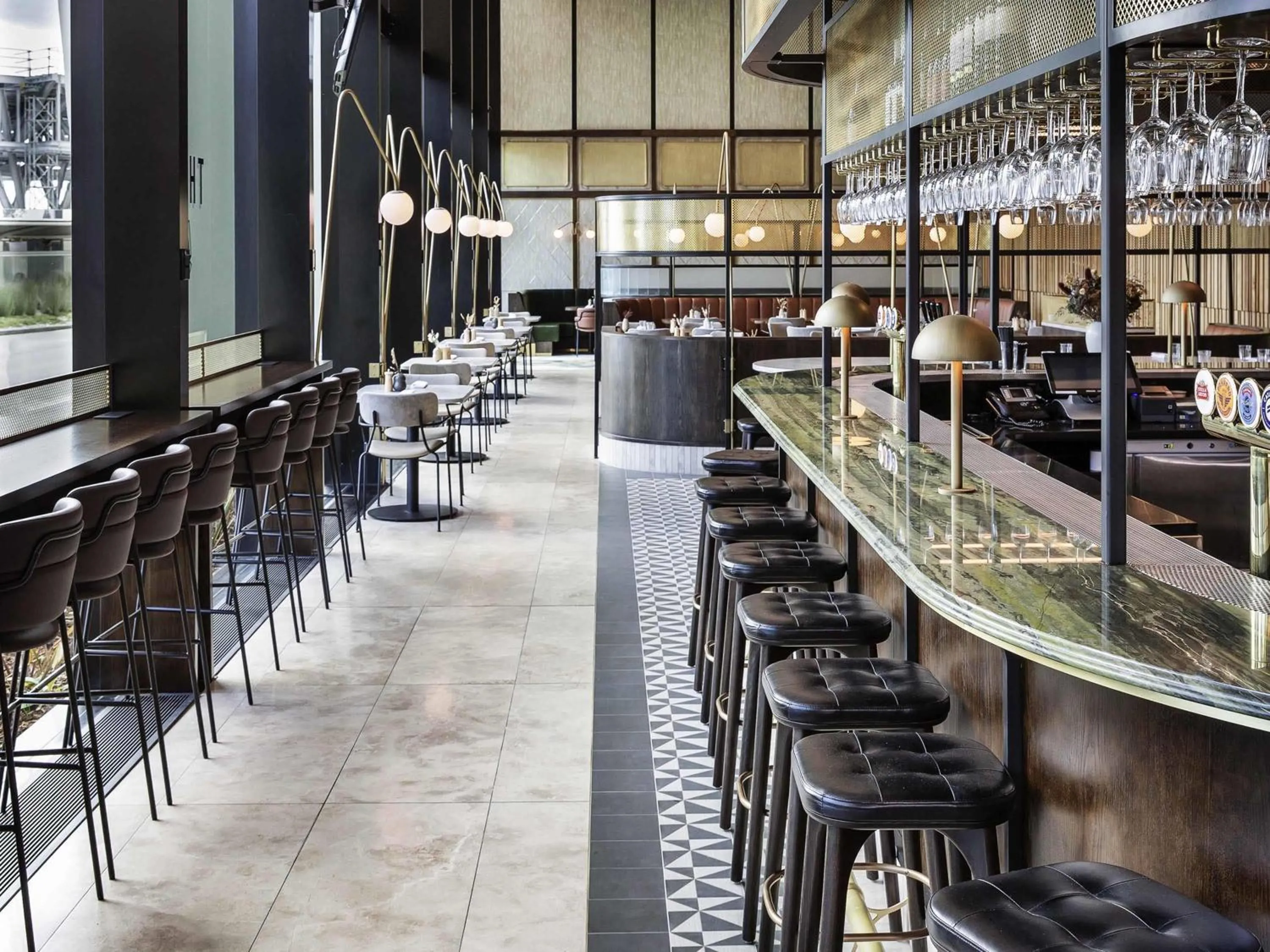 Restaurant/places to eat in Novotel Auckland Airport