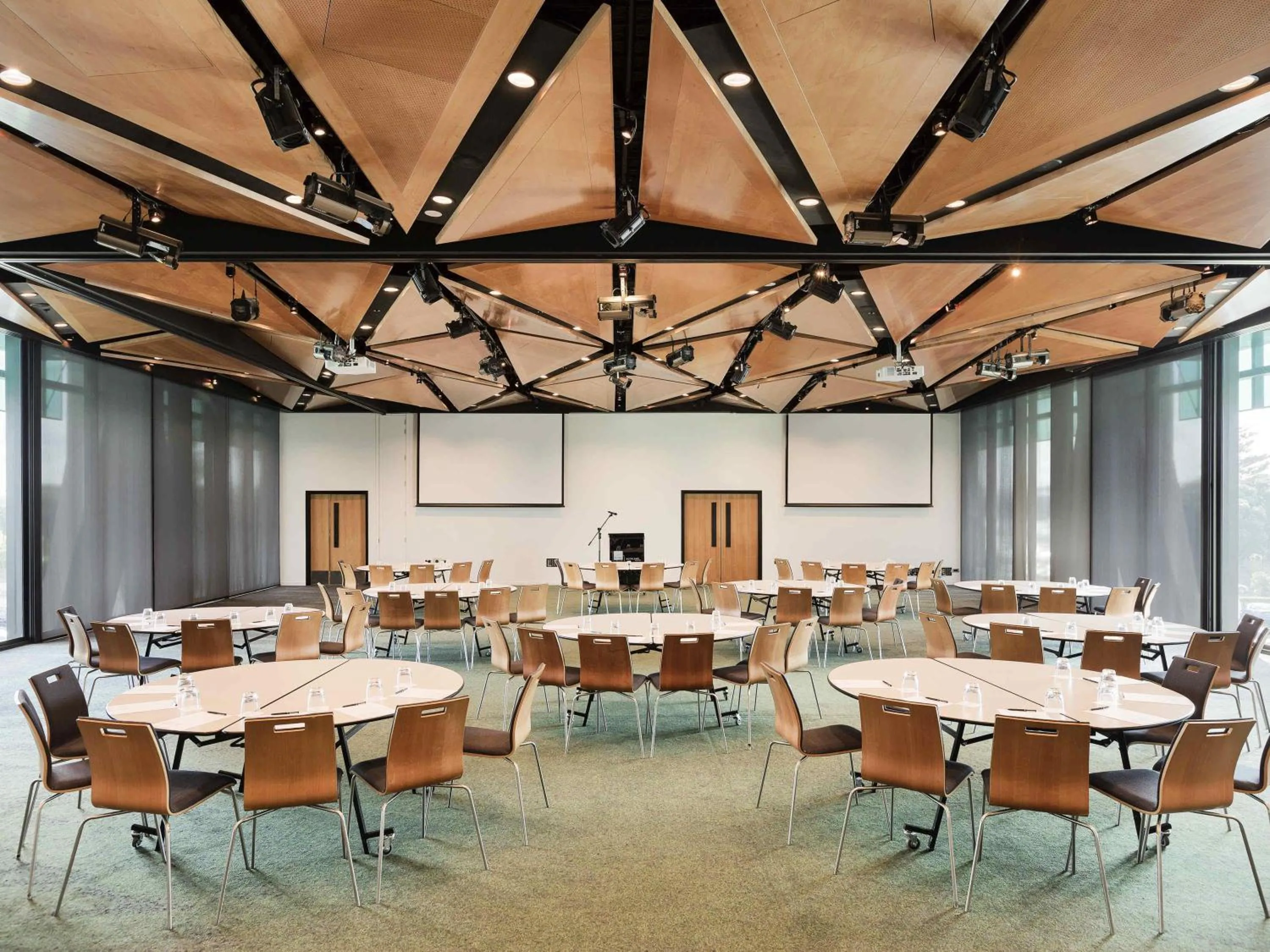 Meeting/conference room in Novotel Auckland Airport