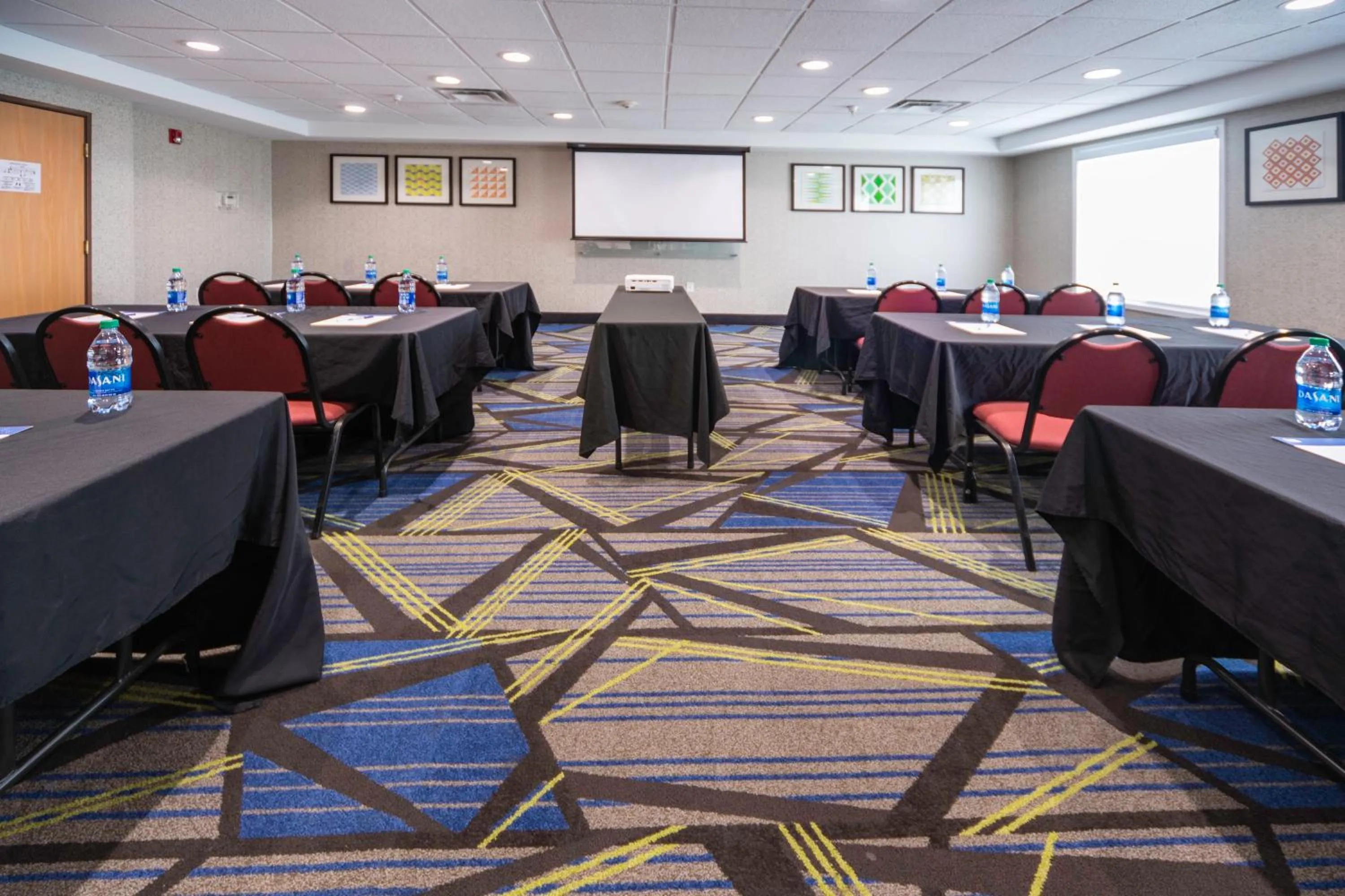 Meeting/conference room in Holiday Inn Express Rochelle by IHG