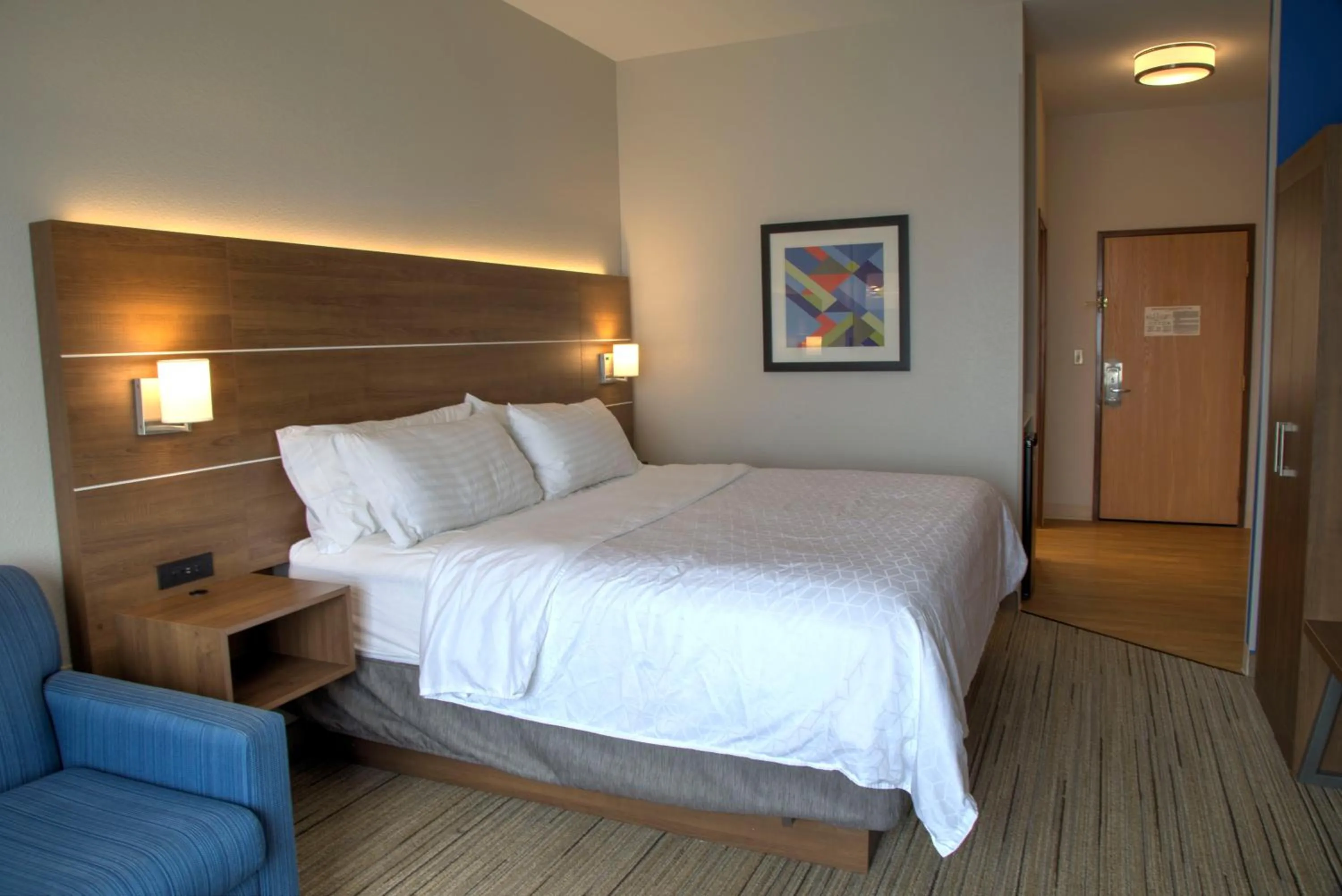 Photo of the whole room, Bed in Holiday Inn Express Rochelle by IHG