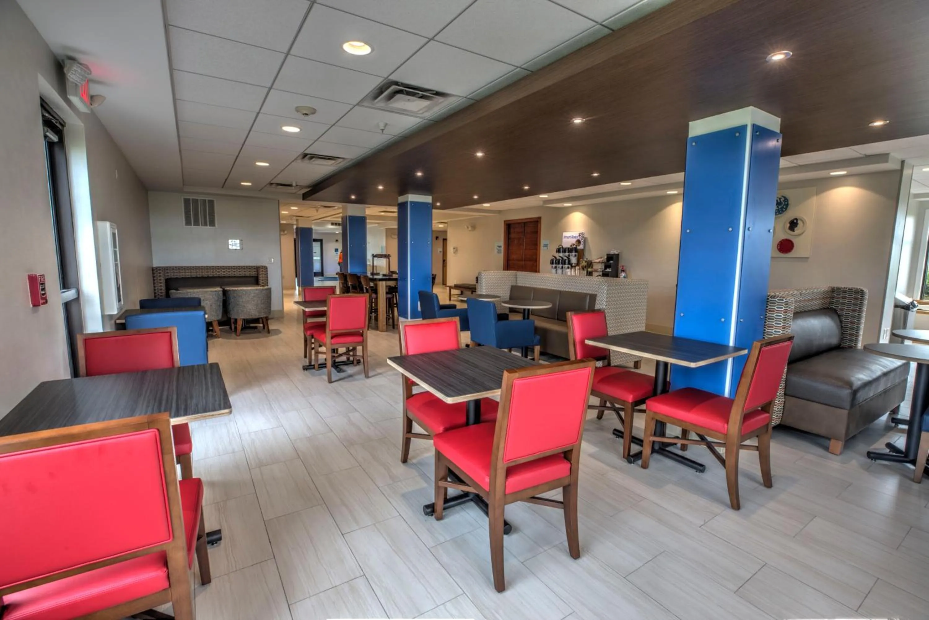Restaurant/places to eat in Holiday Inn Express Rochelle by IHG