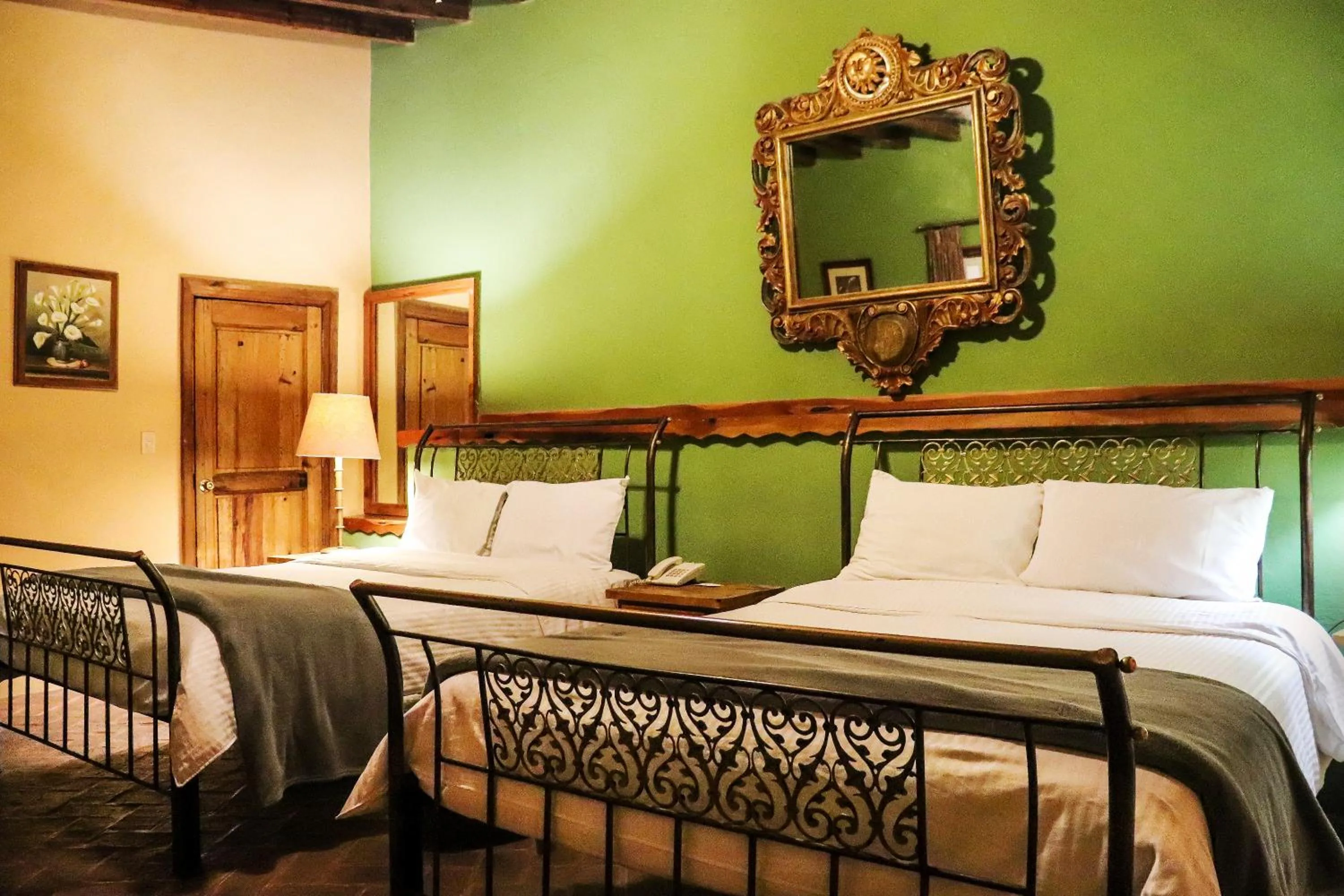 Photo of the whole room, Bed in Mirador del Frayle