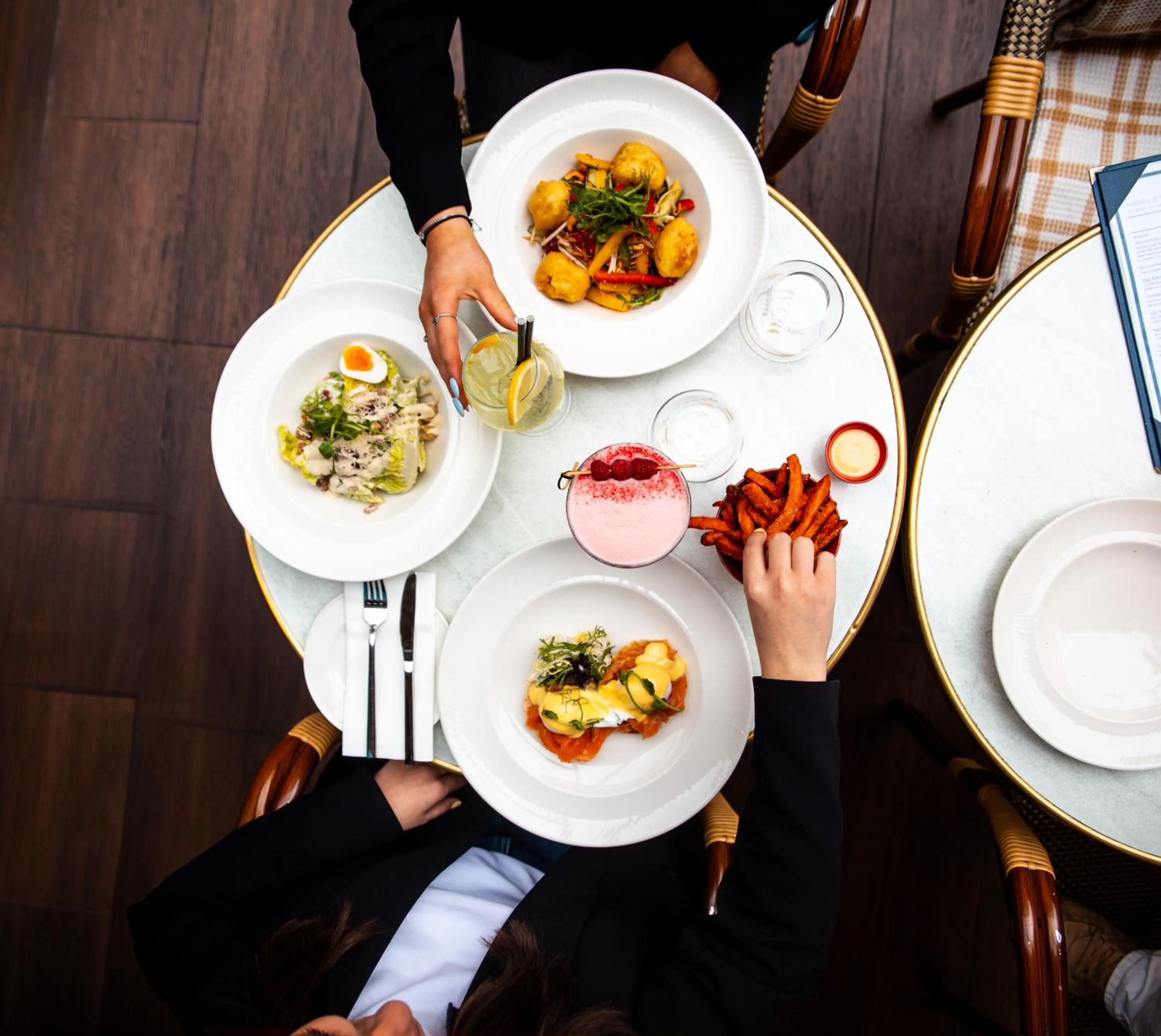 Food and drinks in Iveagh Garden Hotel