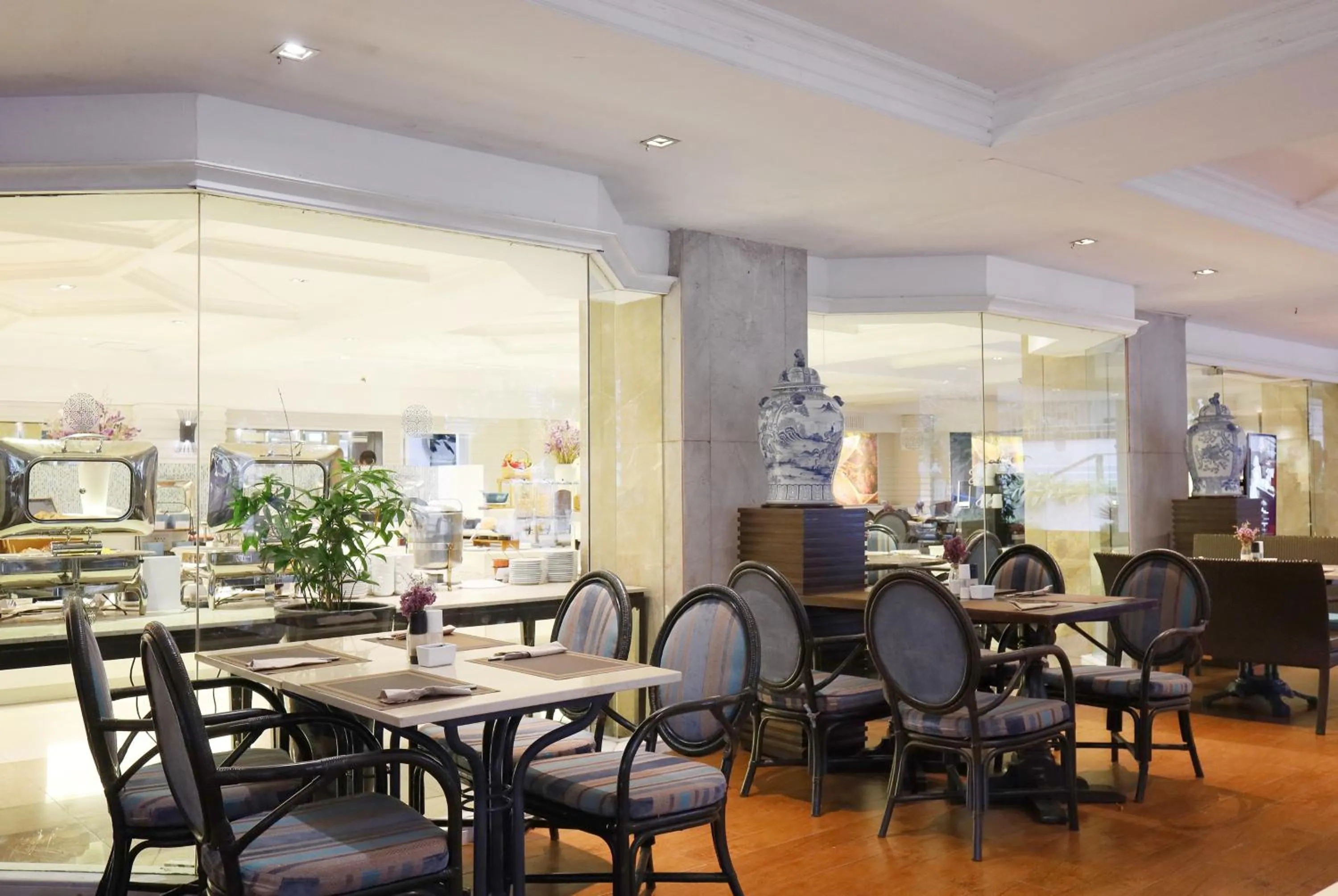 Restaurant/places to eat in The Bayview Hotel Pattaya