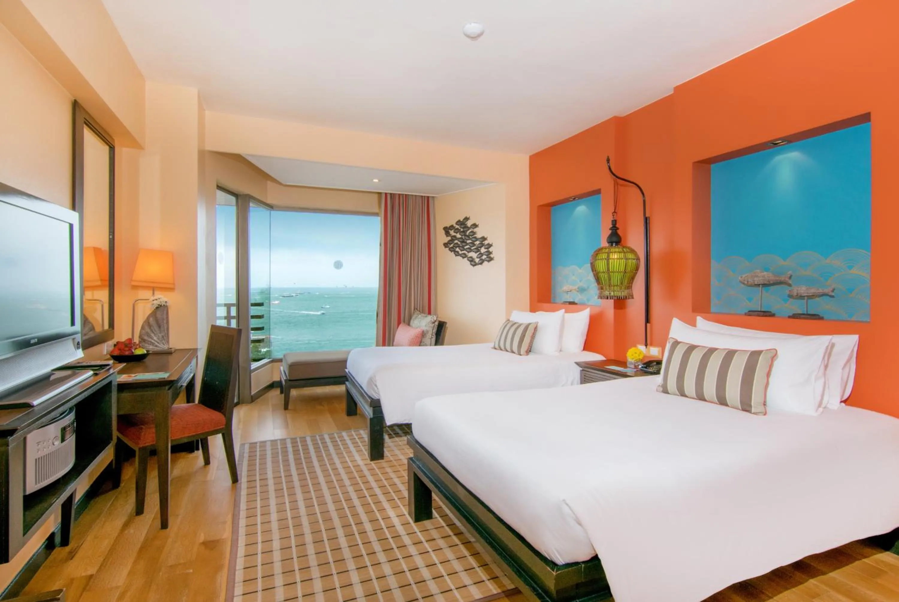 Sea view, Bed in The Bayview Hotel Pattaya