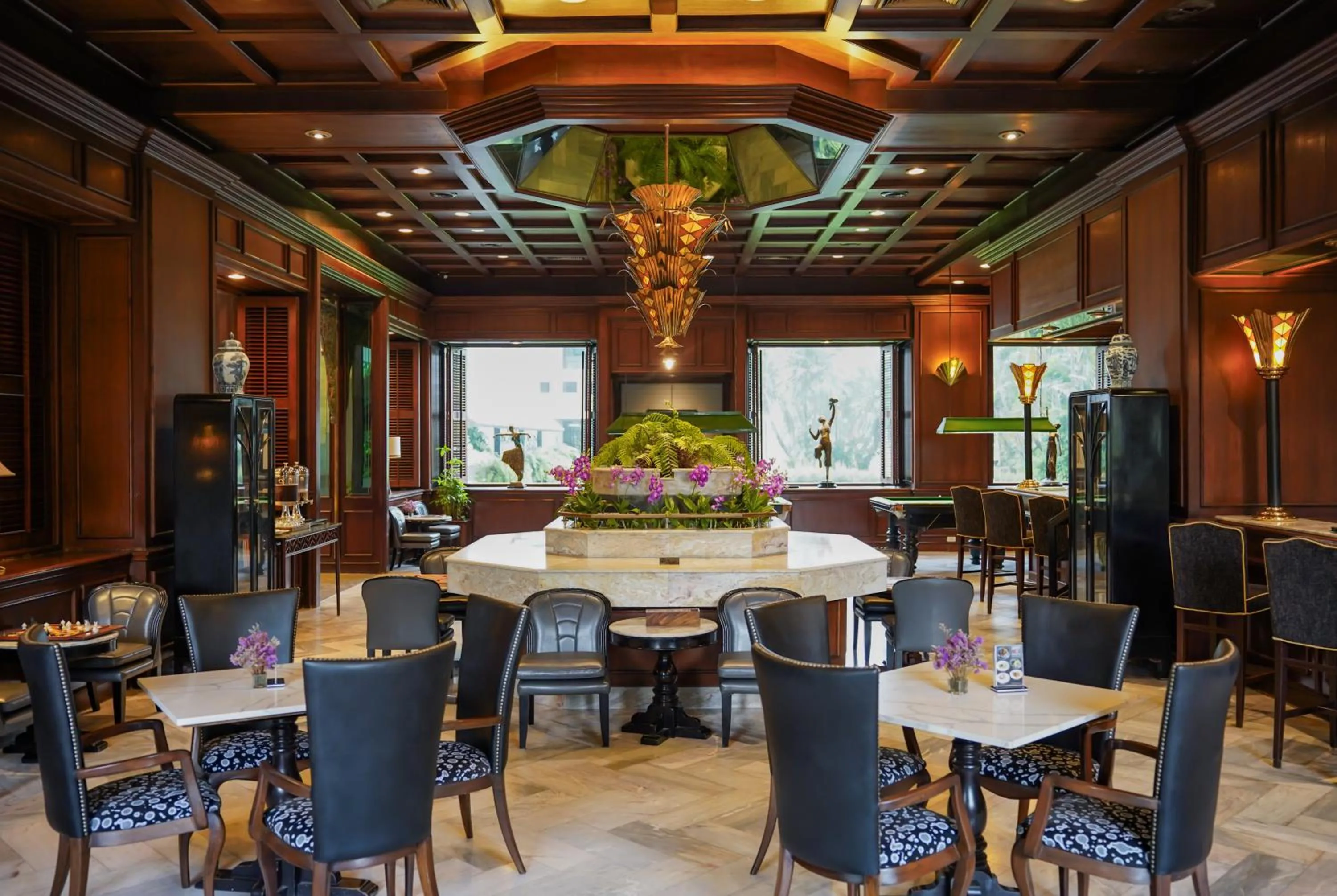 Lounge or bar in The Bayview Hotel Pattaya