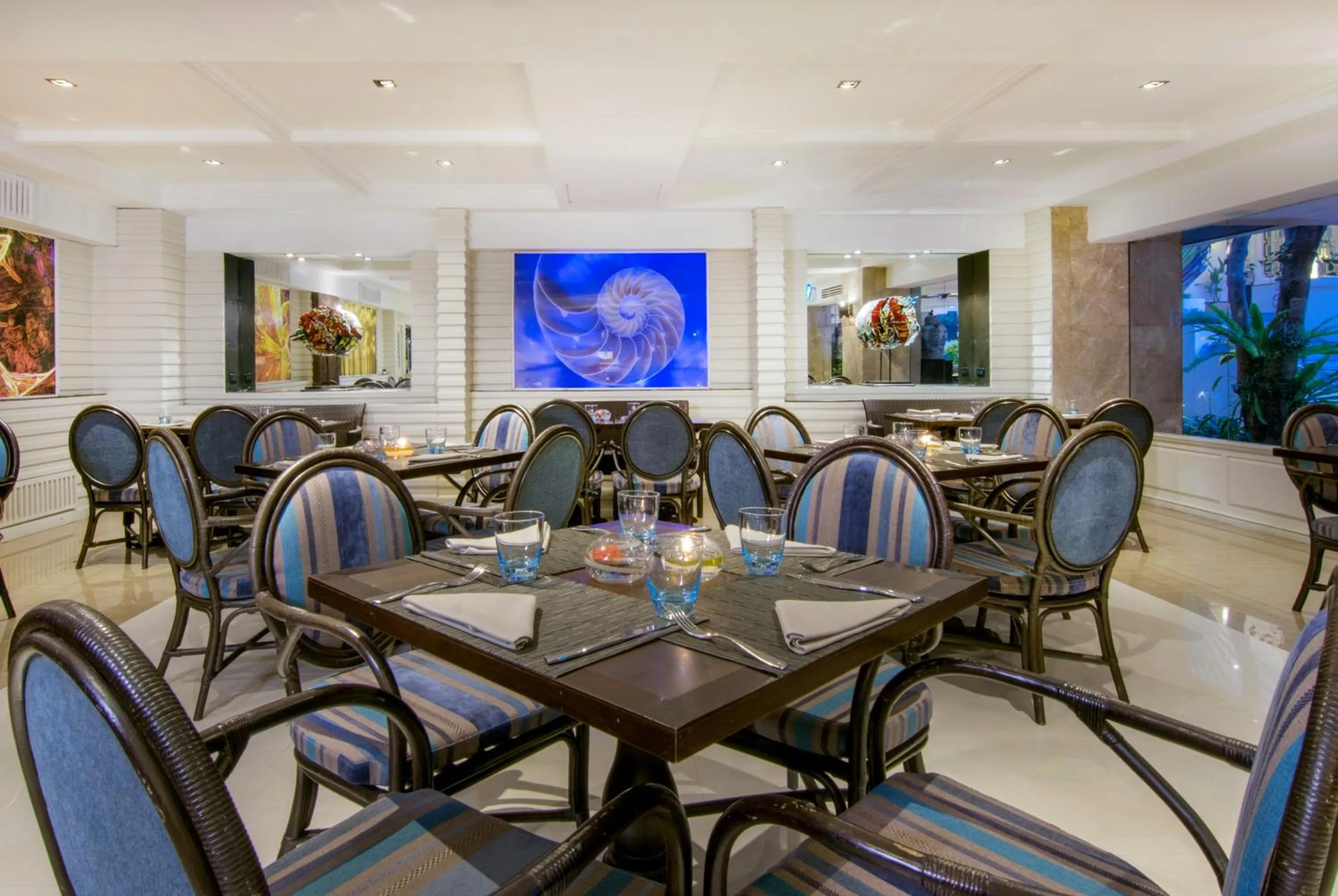 Restaurant/places to eat in The Bayview Hotel Pattaya