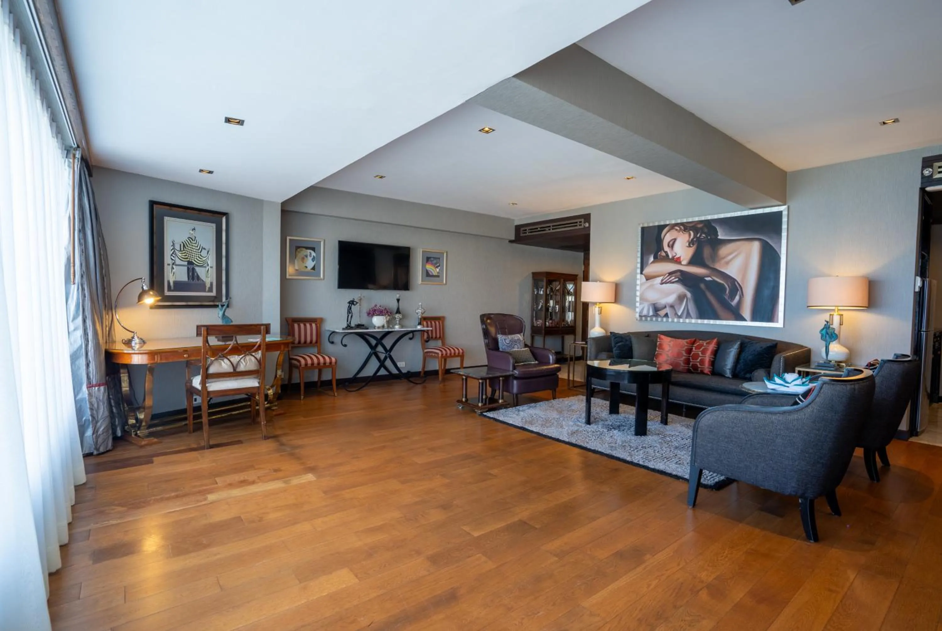 Living room in The Bayview Hotel Pattaya