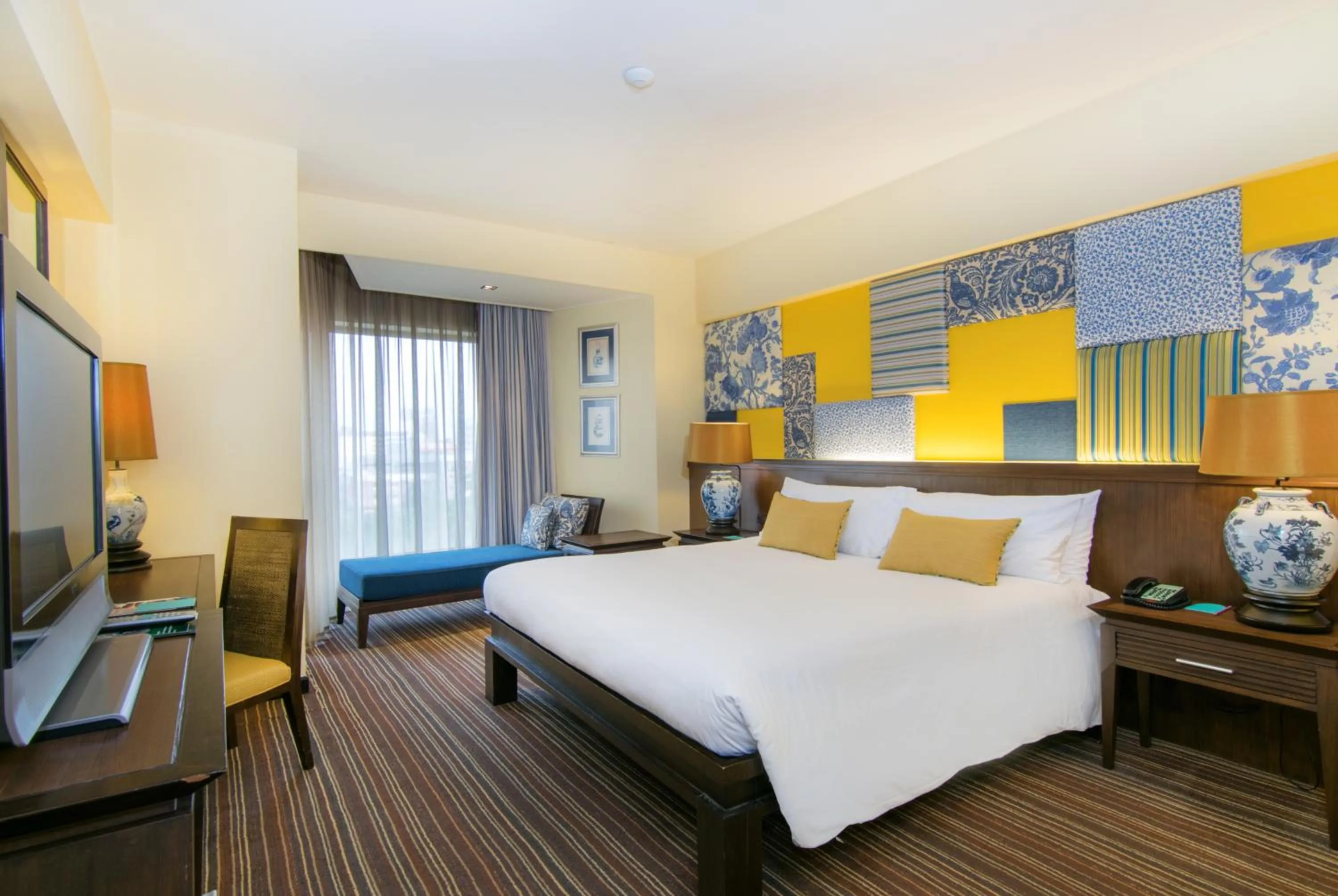 Bedroom, Bed in The Bayview Hotel Pattaya