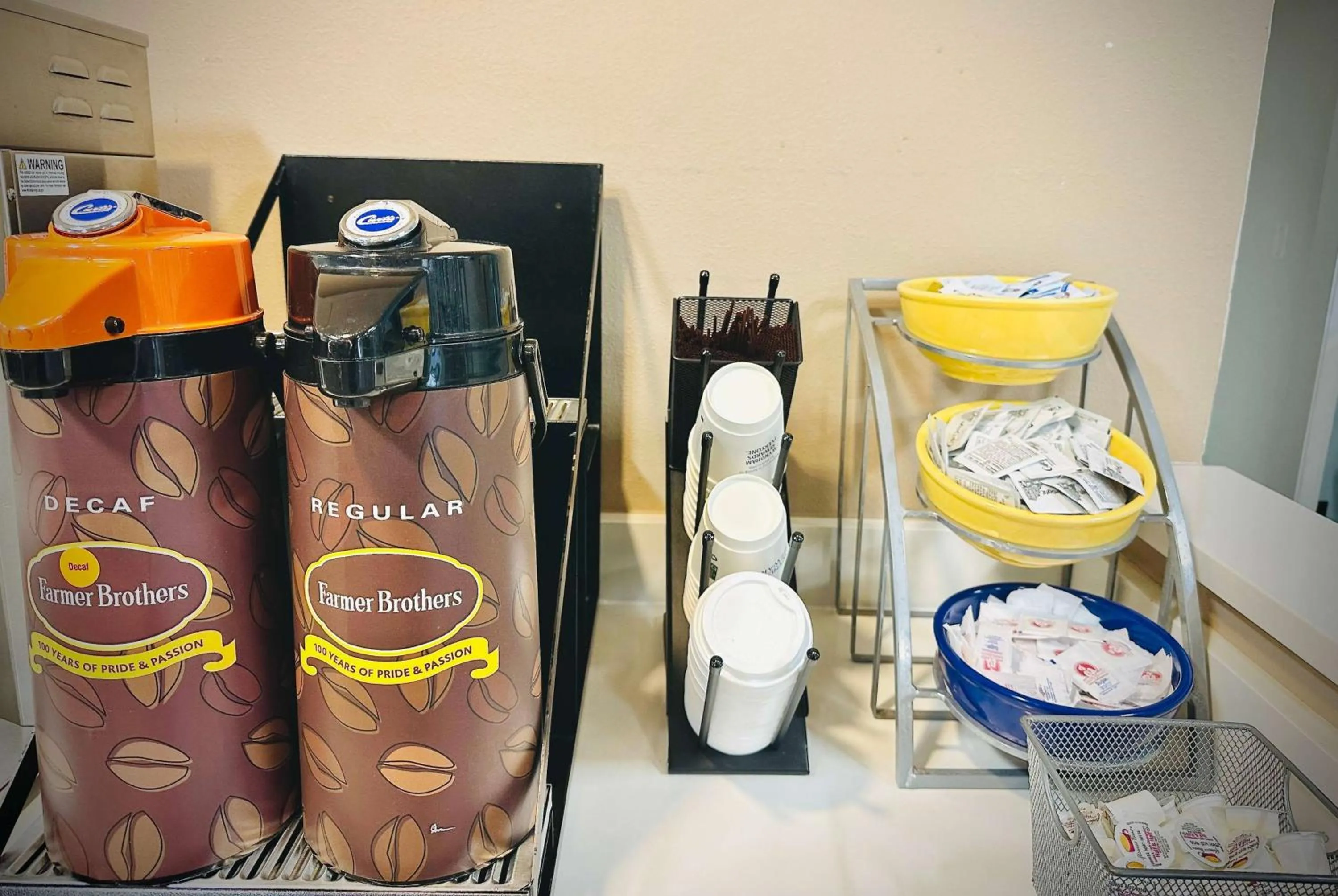 Property building in Days Inn by Wyndham WestEnd Alexandria,VA Washington DC Area