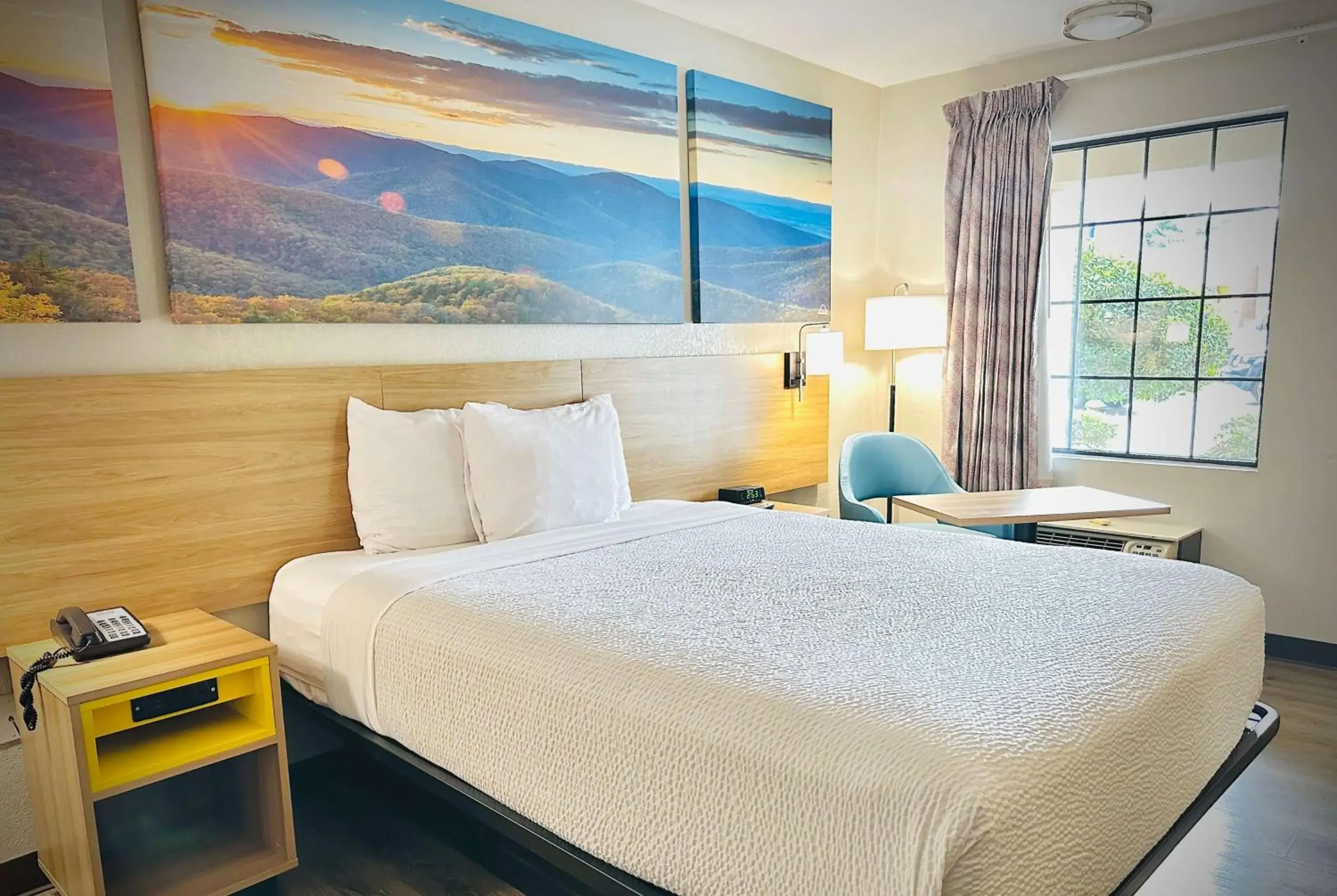 Queen Room with Bath Tub - Mobility Accessible/Non-Smoking in Days Inn by Wyndham WestEnd Alexandria,VA Washington DC Area Queen Room with Bath Tub - Mobility Accessible/Non-Smoking in Days Inn by Wyndham WestEnd Alexandria,VA Washington DC Area