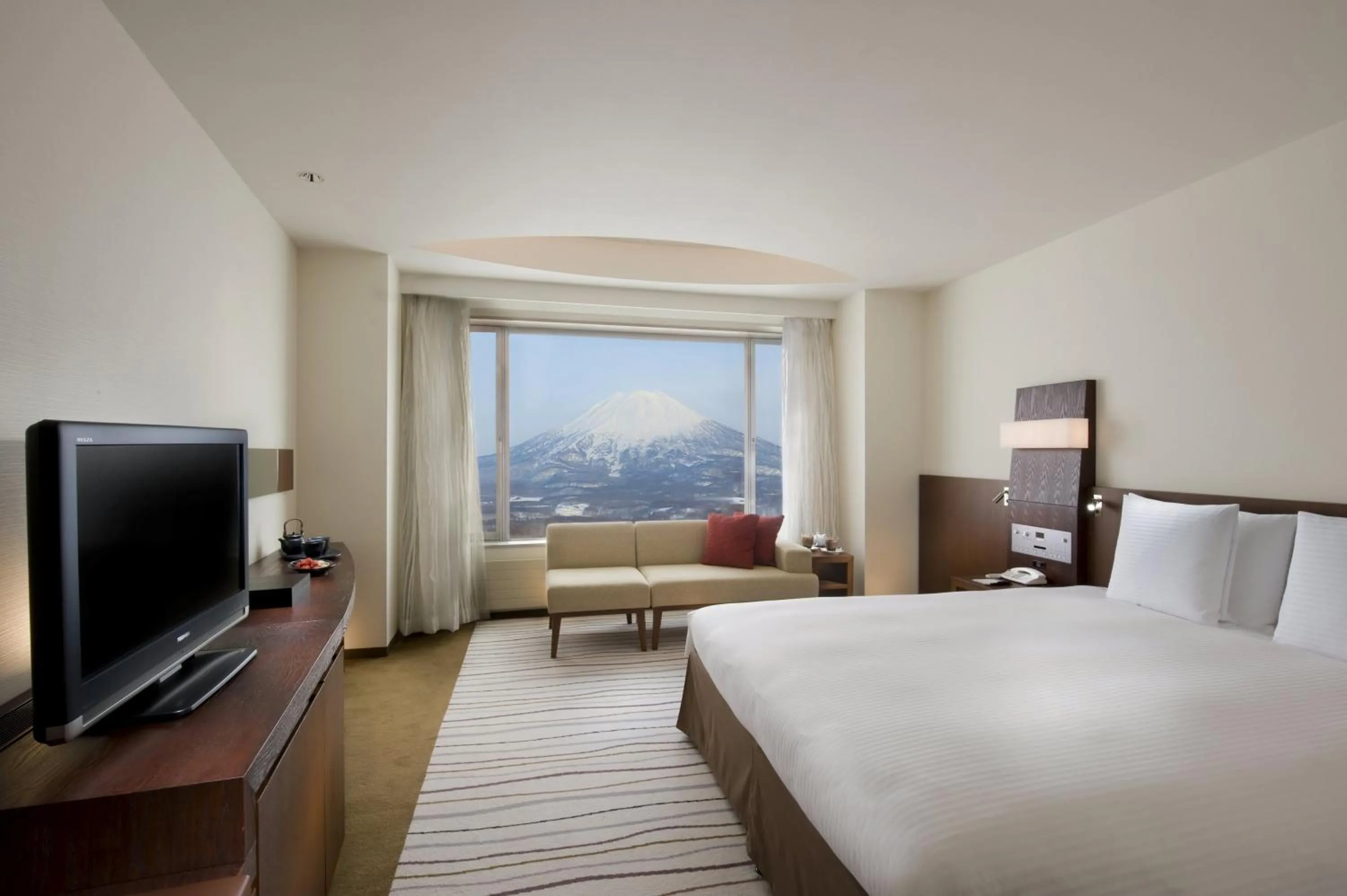 Photo of the whole room, Bed in Hilton Niseko Village