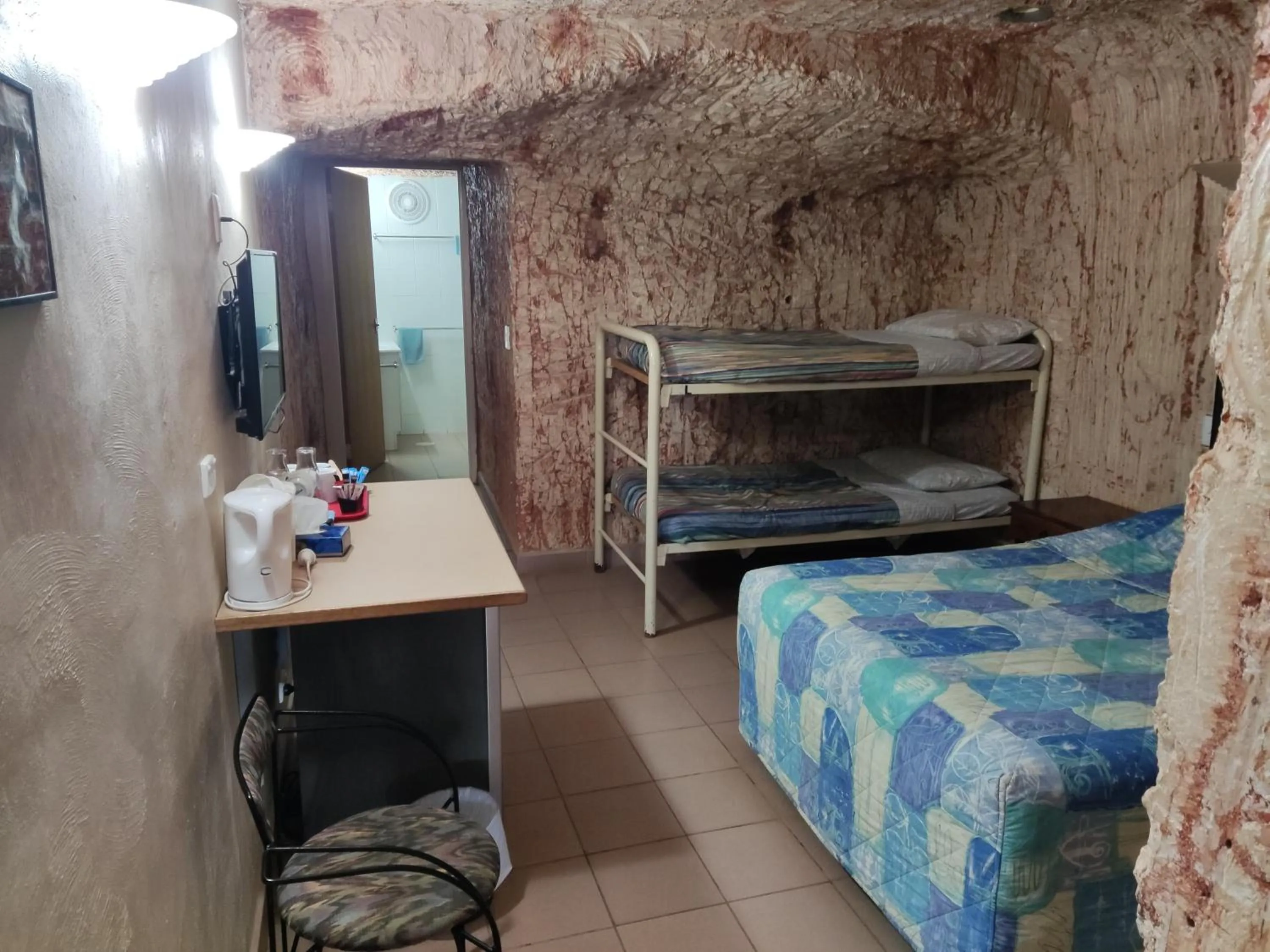 Bed in Radeka Downunder Underground Motel