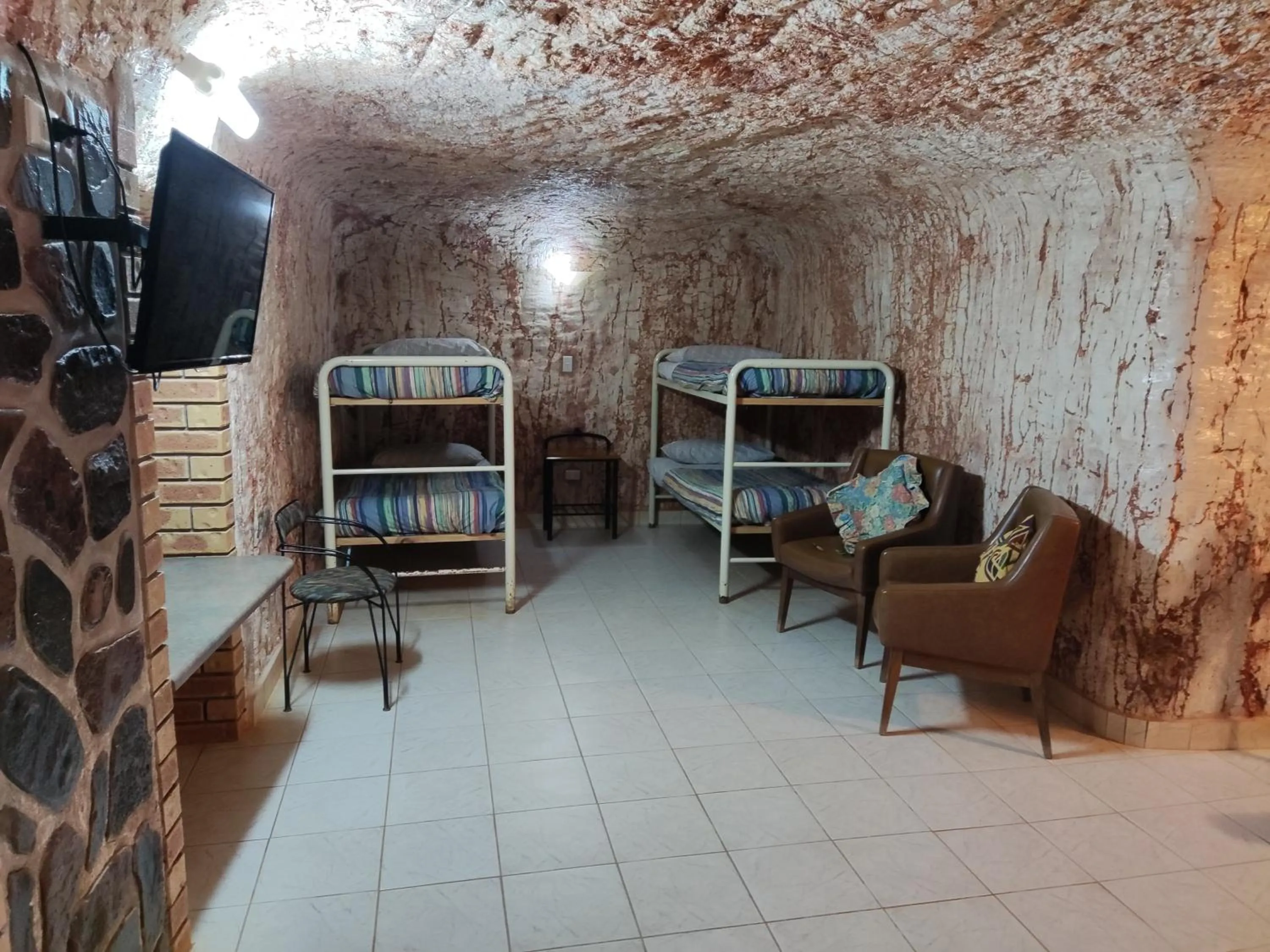 Radeka Downunder Underground Motel