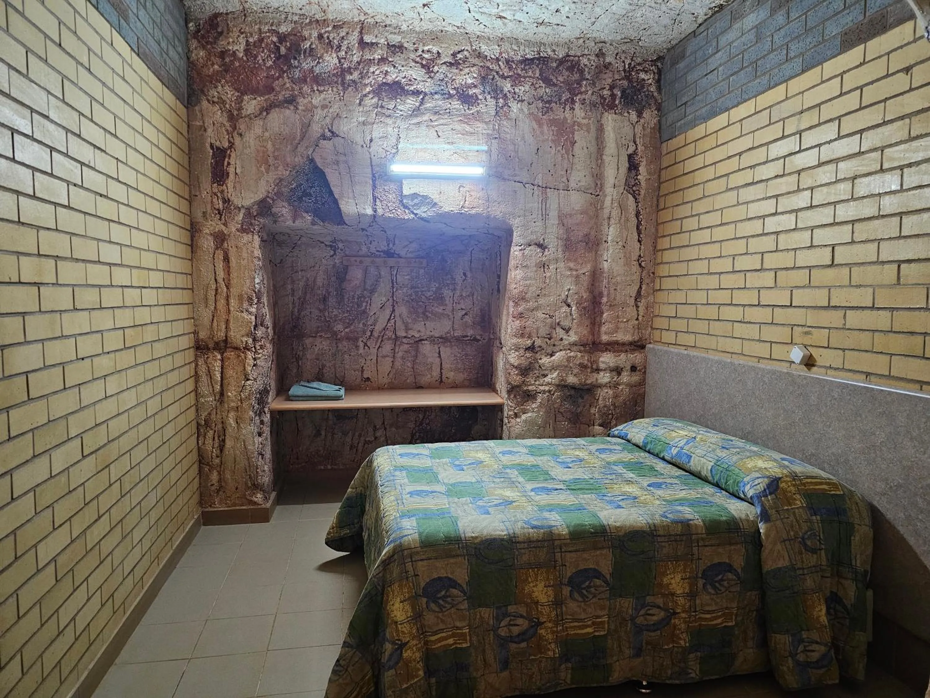 Bed in Radeka Downunder Underground Motel