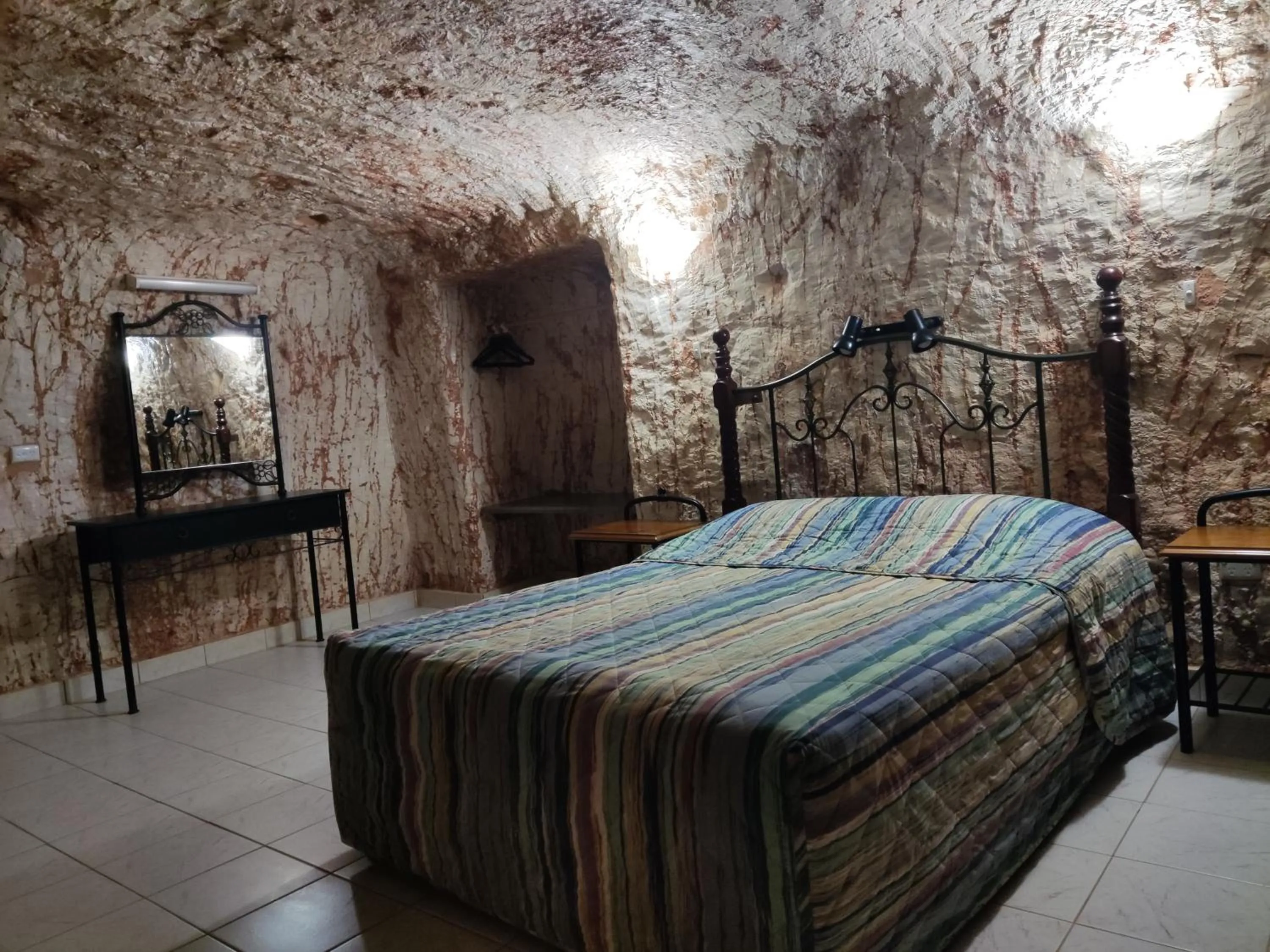 Bed in Radeka Downunder Underground Motel