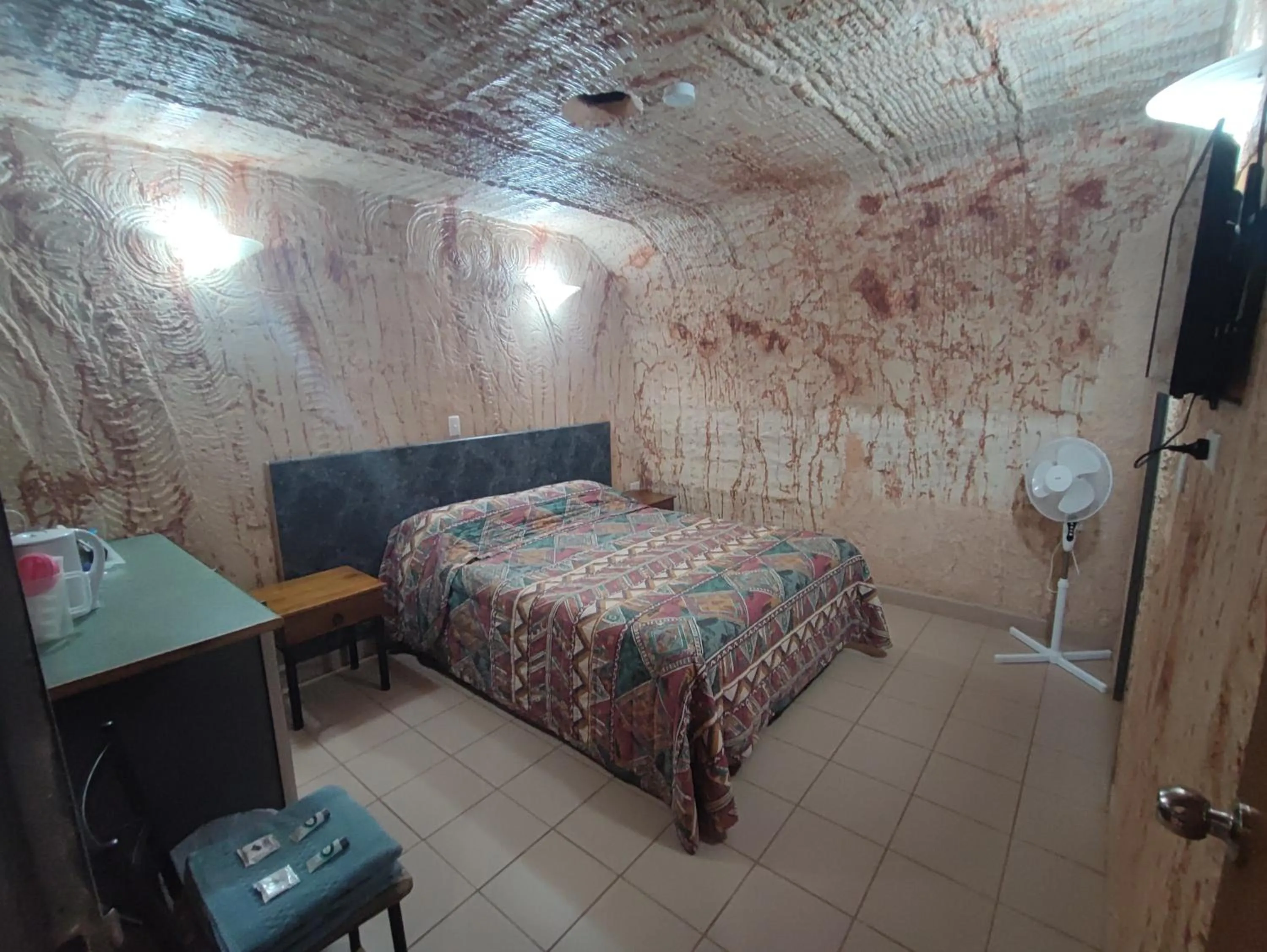 Bed in Radeka Downunder Underground Motel