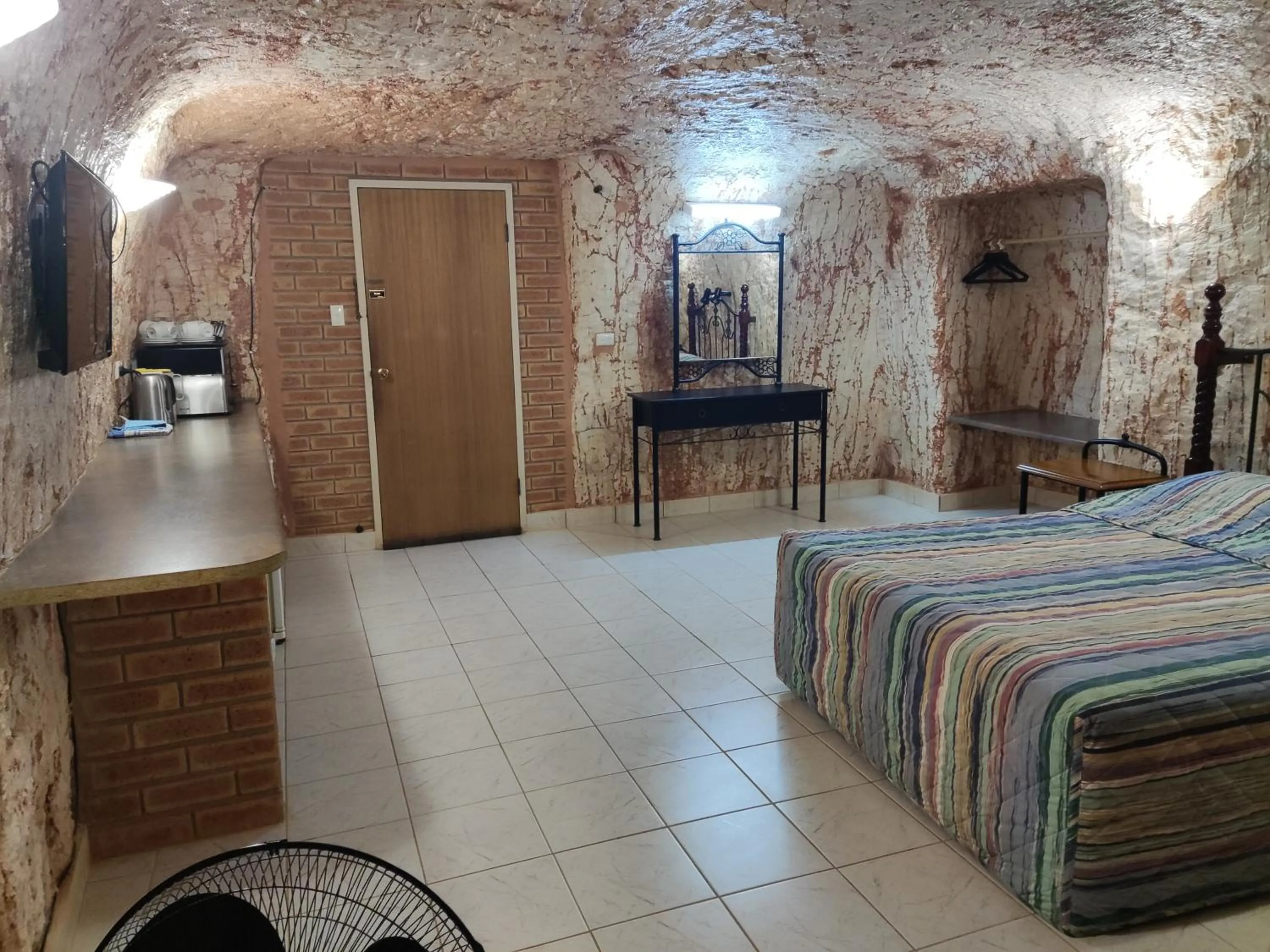 Bed in Radeka Downunder Underground Motel