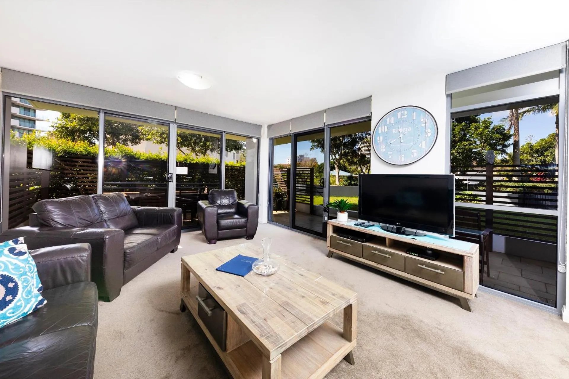 TV and multimedia in Sevan Apartments Forster