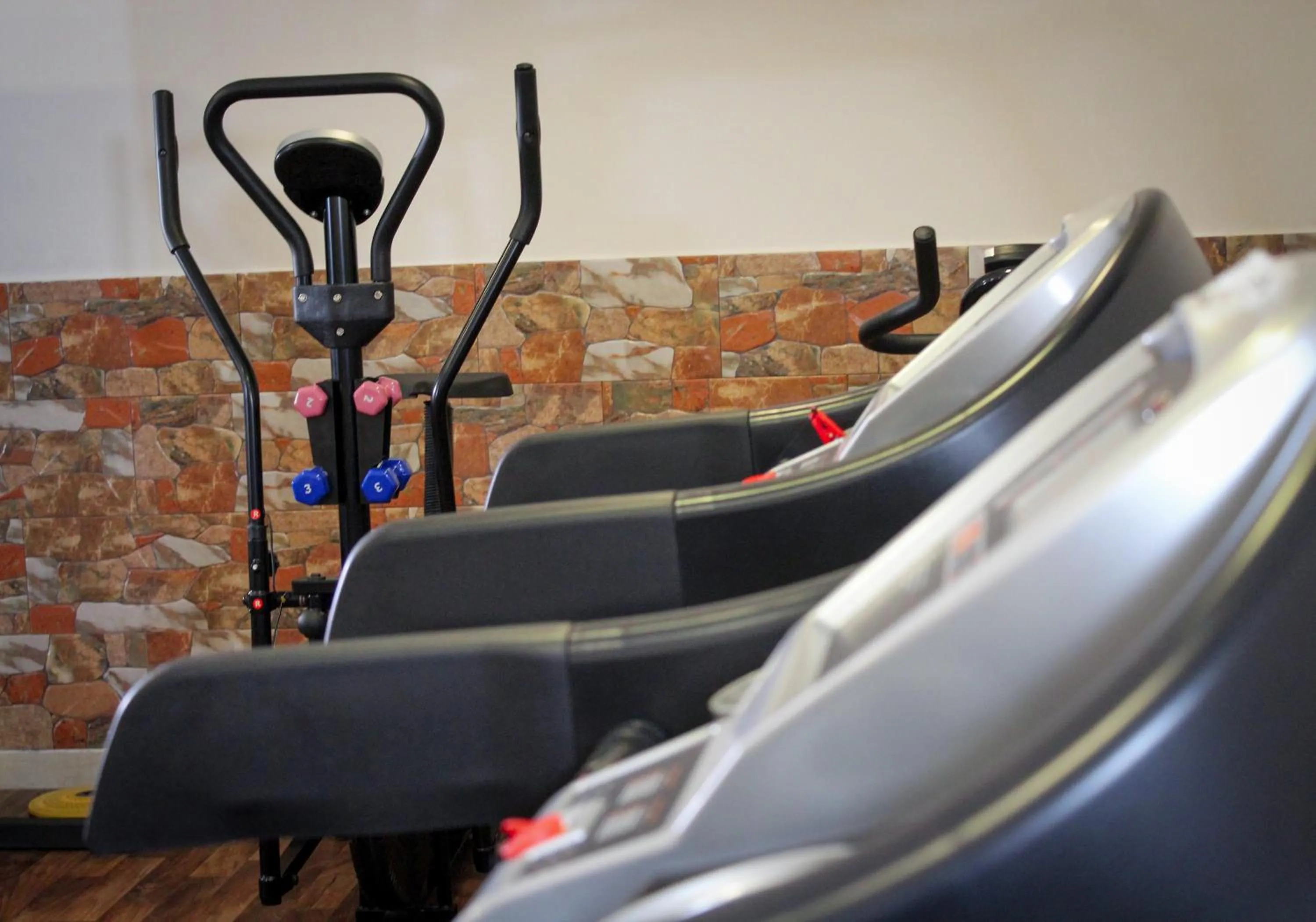 Fitness centre/facilities in Almond Hotel Apartments