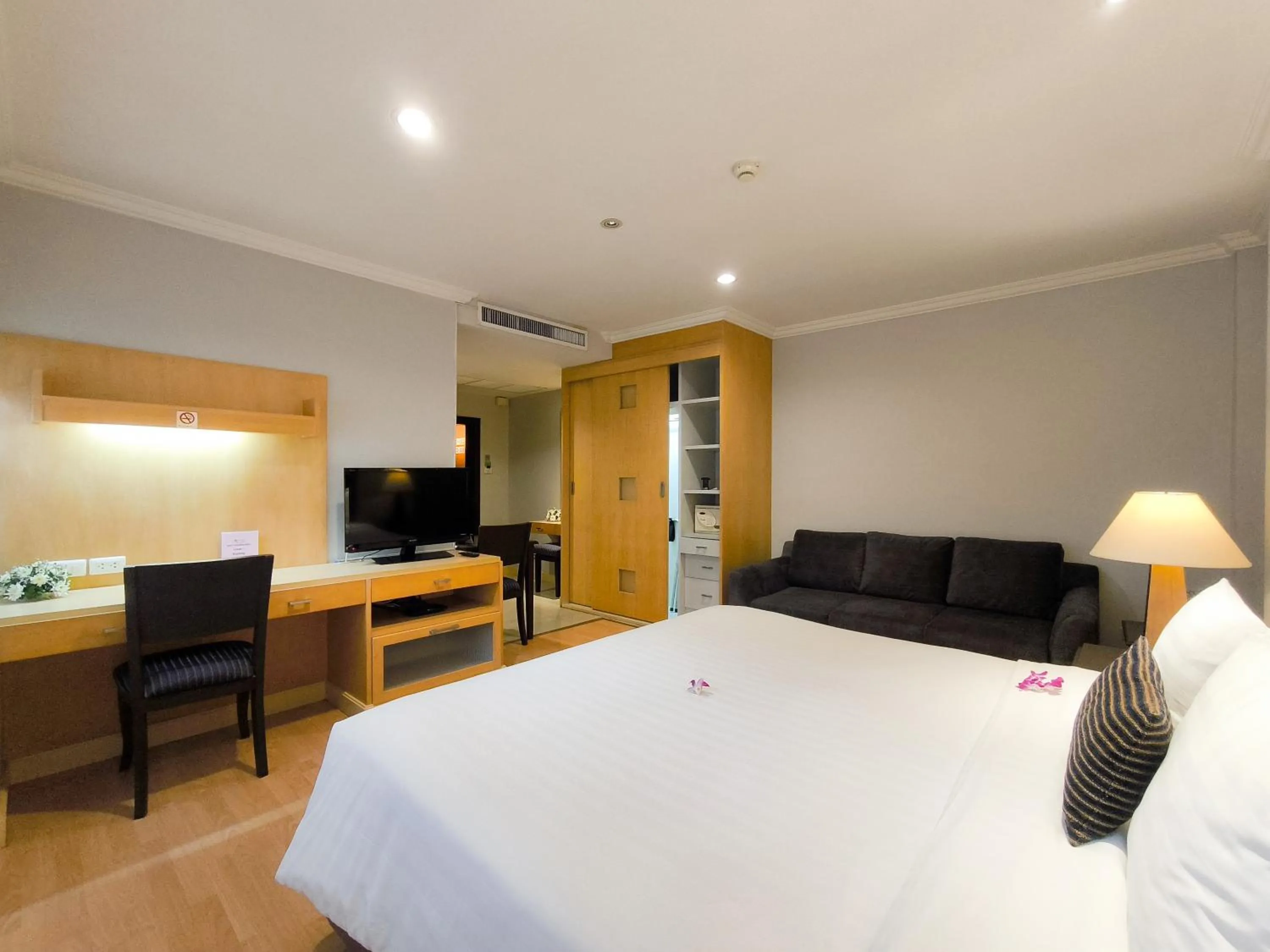 Bed in The Key Bangkok Hotel