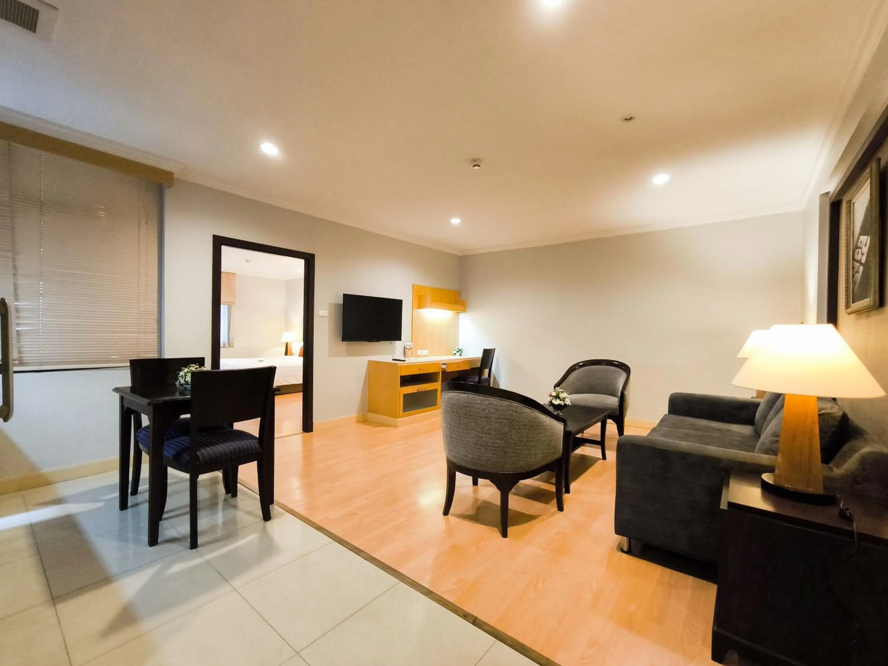 TV and multimedia in The Key Bangkok Hotel