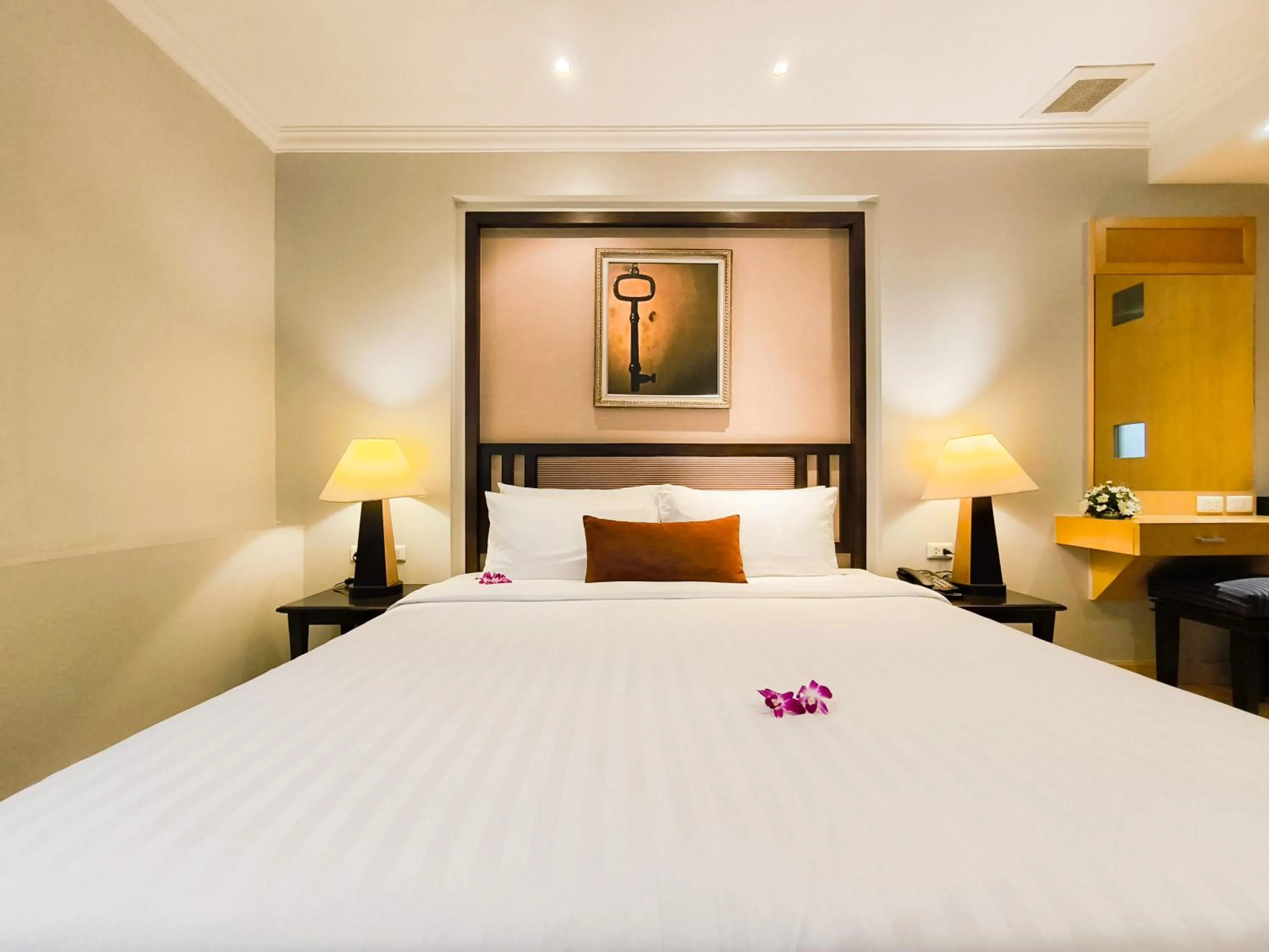 Bed in The Key Bangkok Hotel