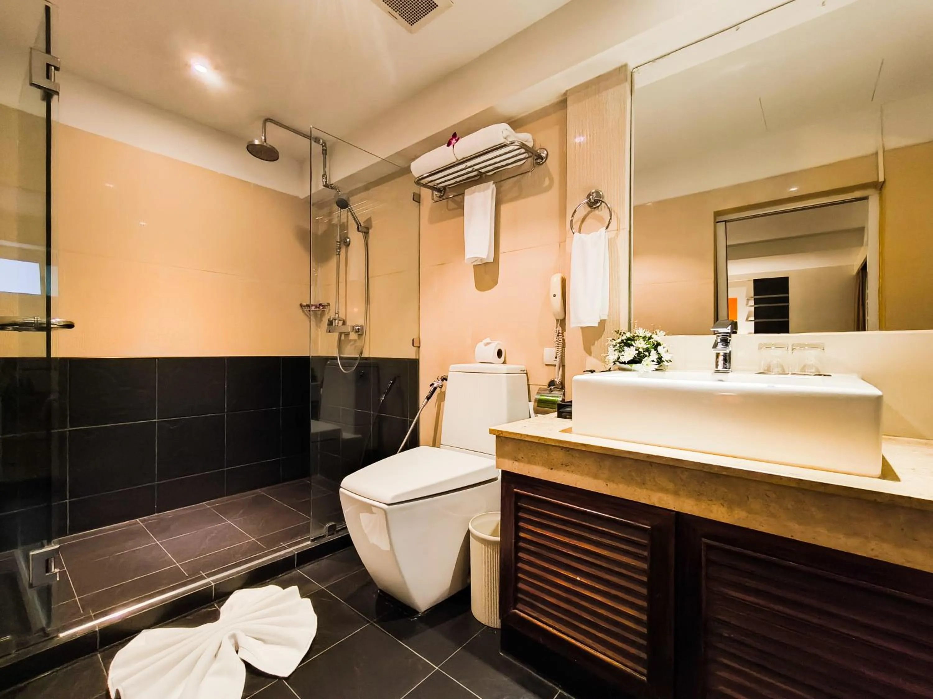 Shower in The Key Bangkok Hotel