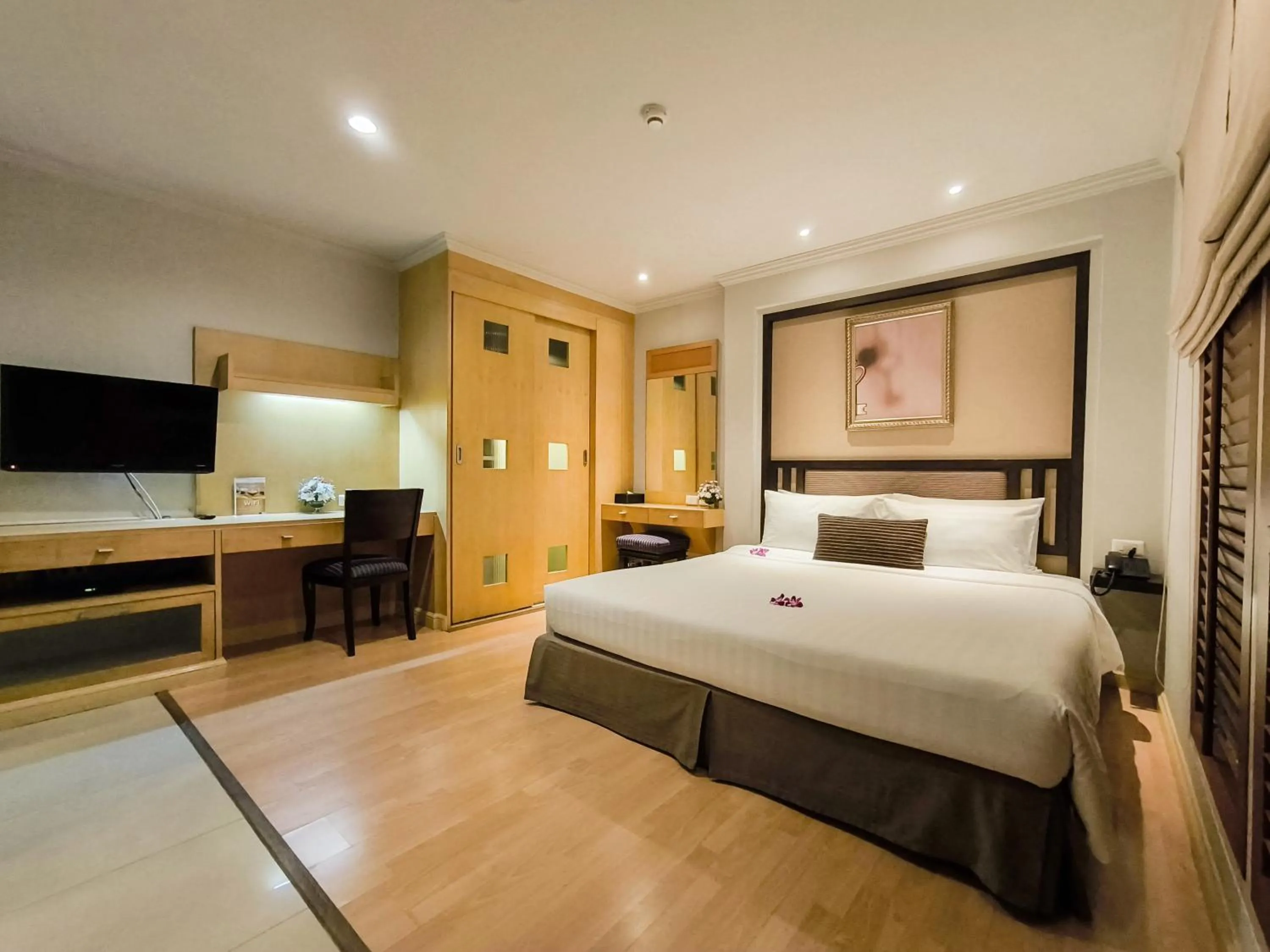 Bed in The Key Bangkok Hotel