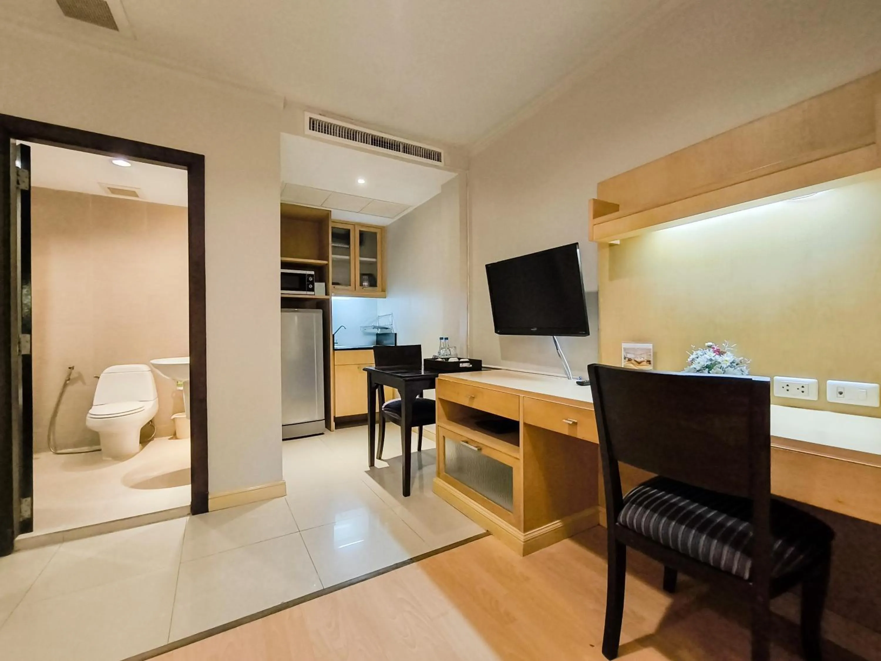 Toilet in The Key Bangkok Hotel