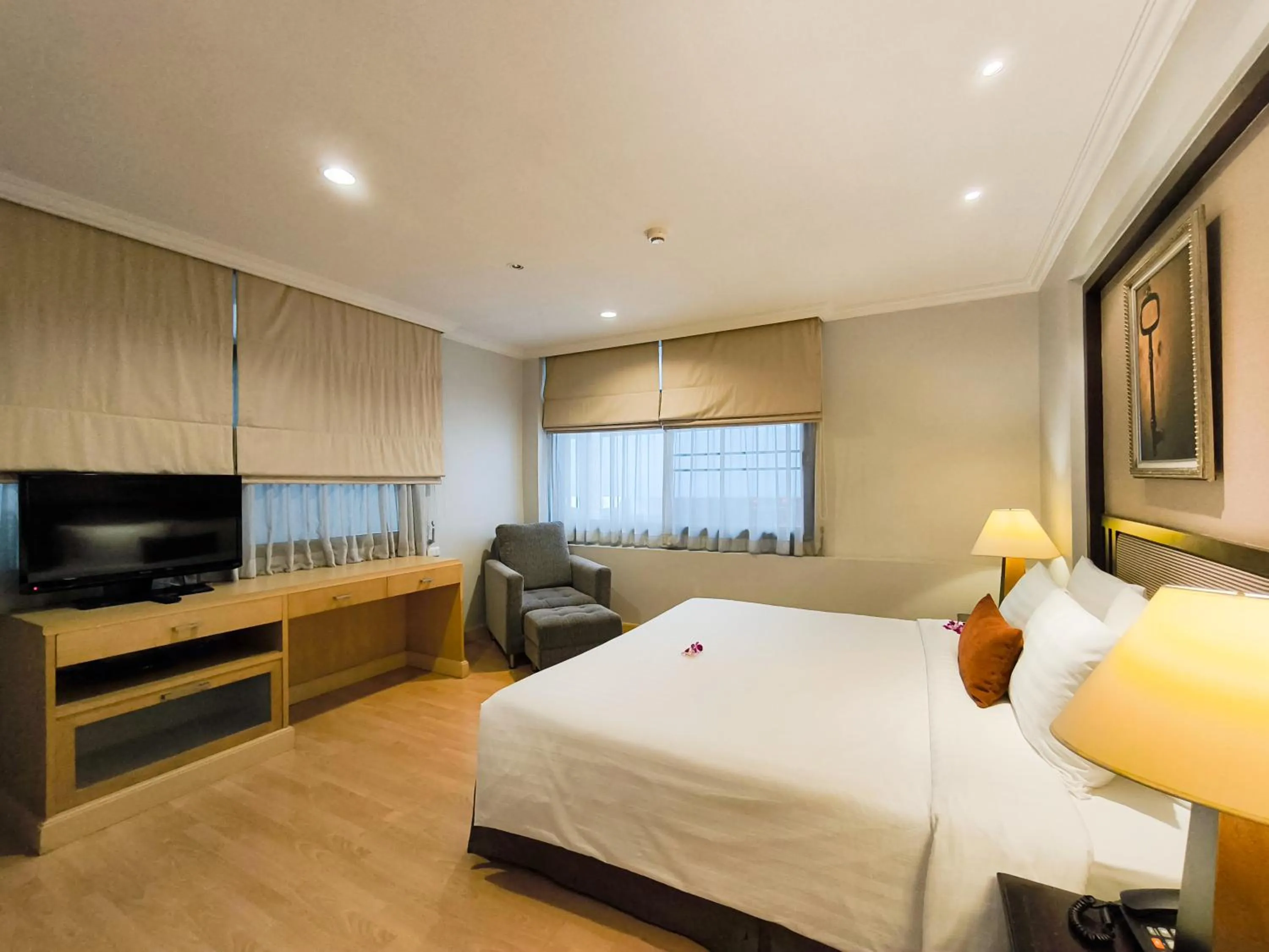 Bed in The Key Bangkok Hotel