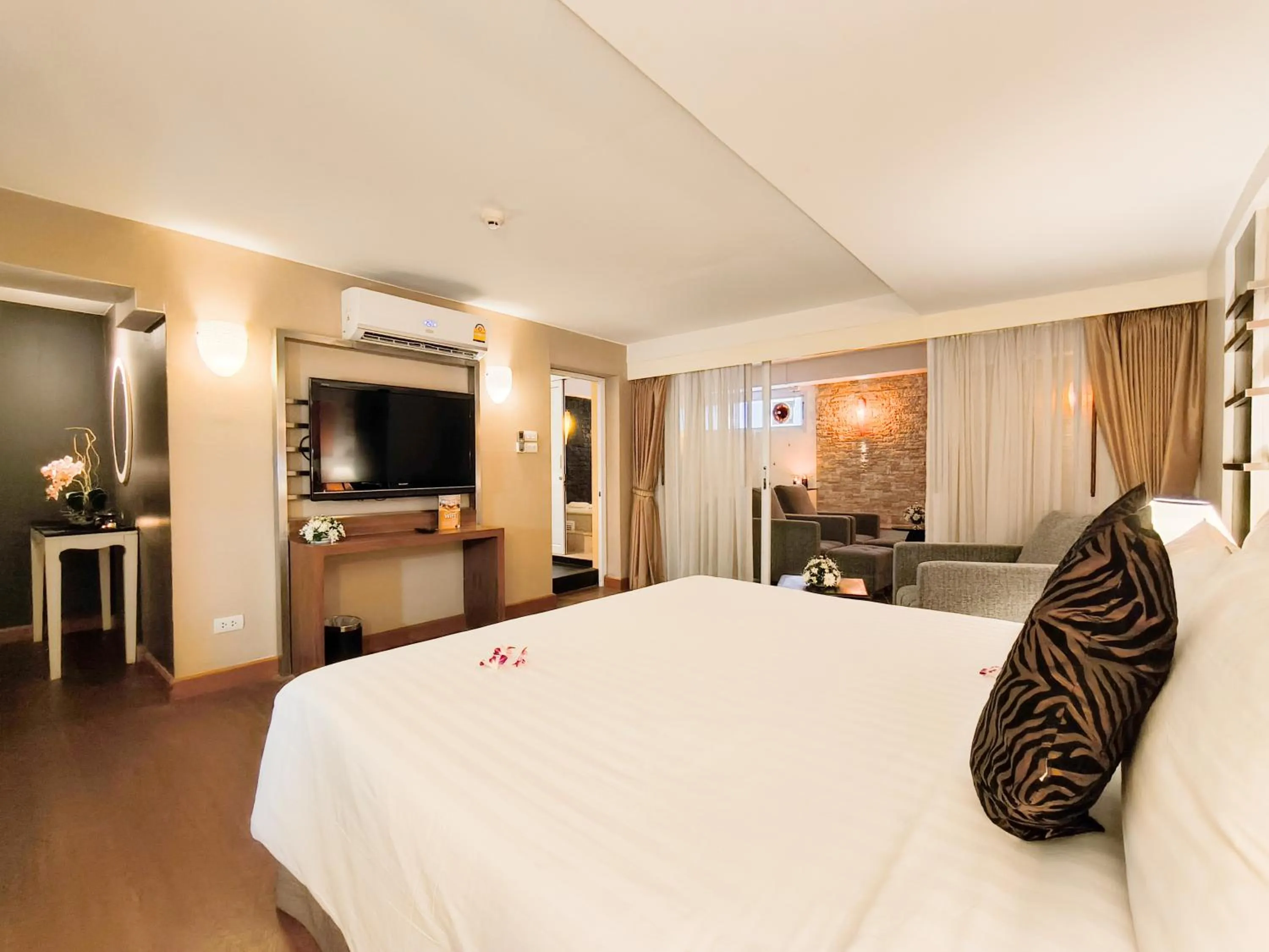 Bed in The Key Bangkok Hotel