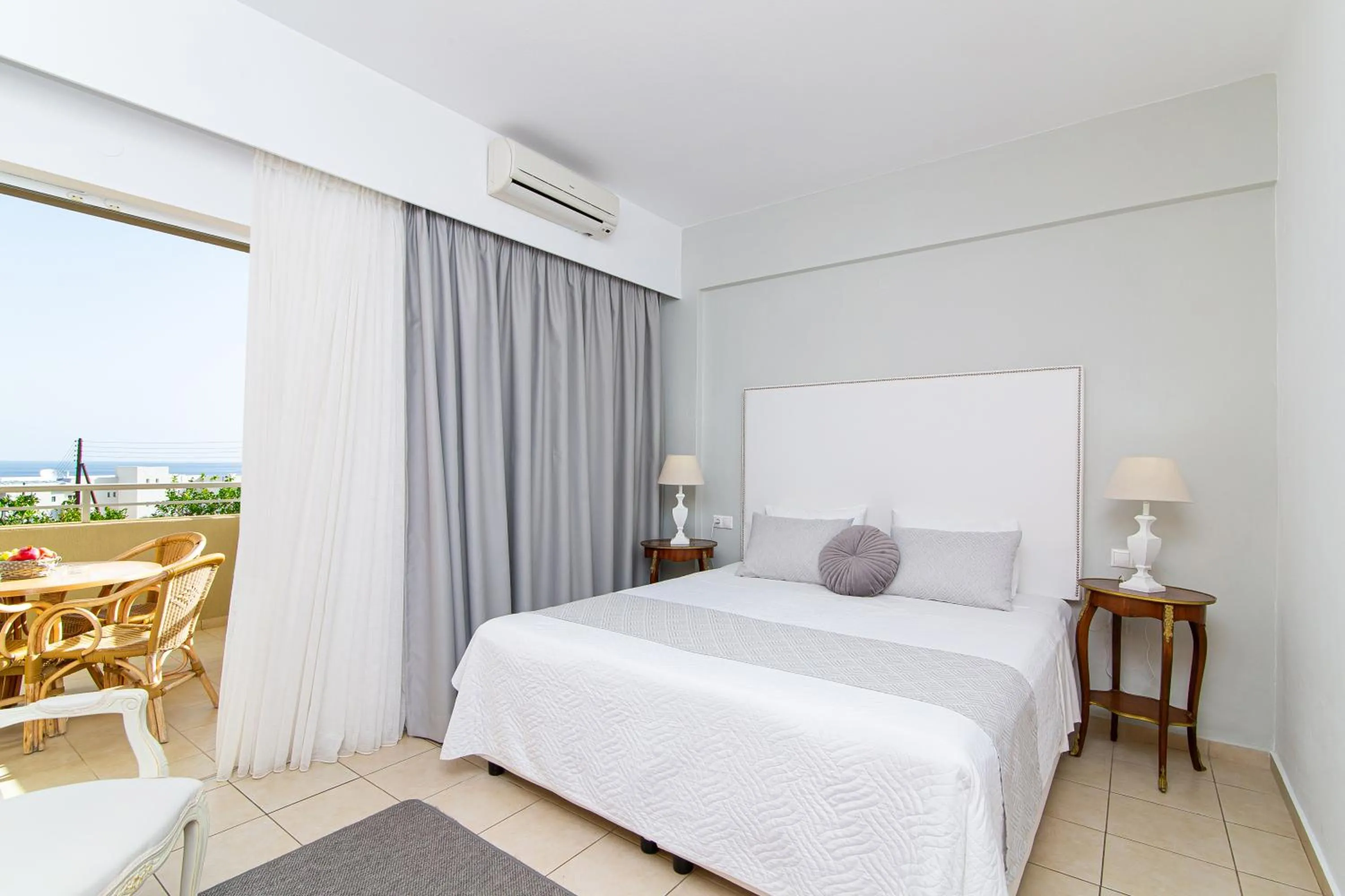 Bedroom, Bed in Villa Mare Monte ApartHotel