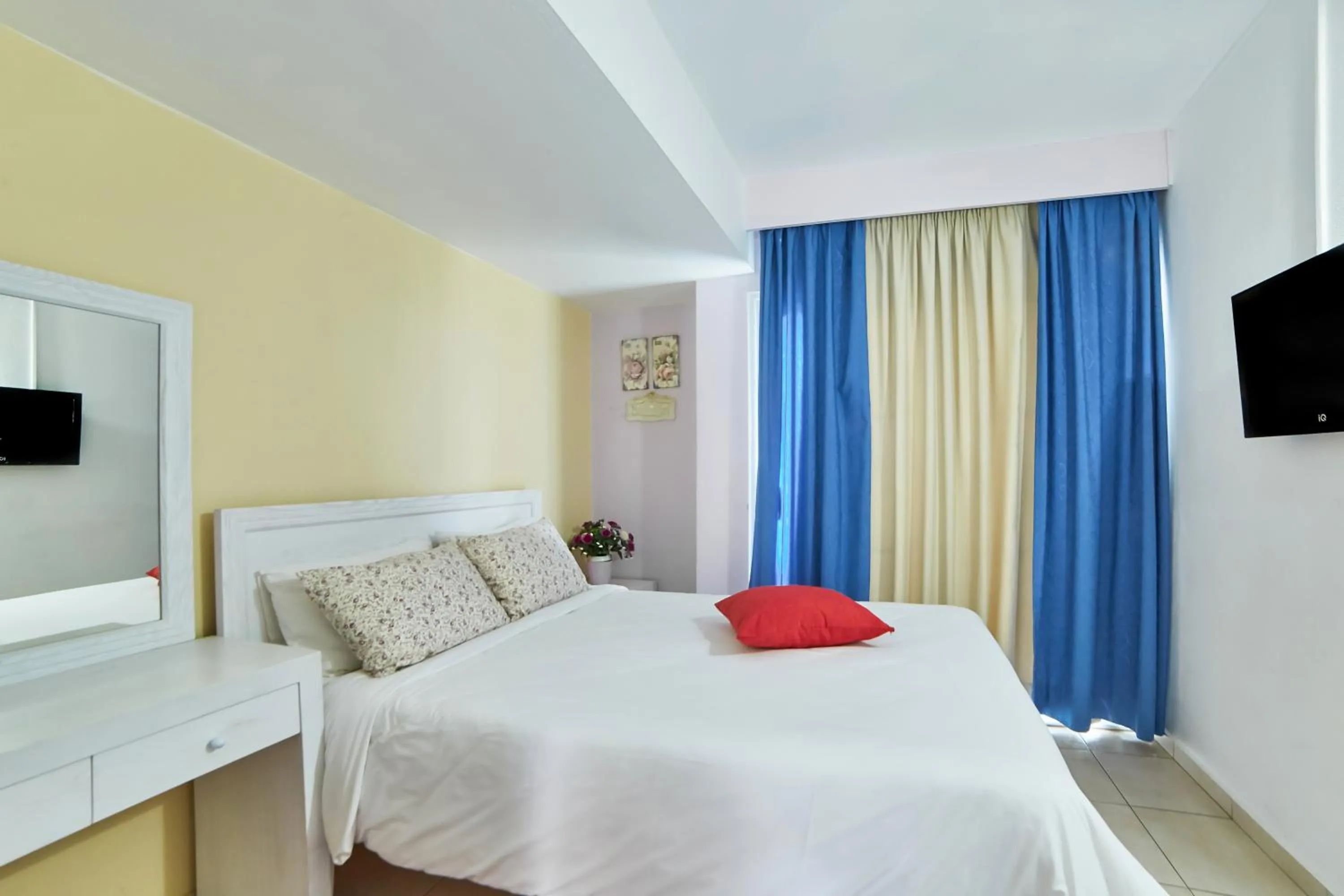 Bedroom, Bed in Villa Mare Monte ApartHotel