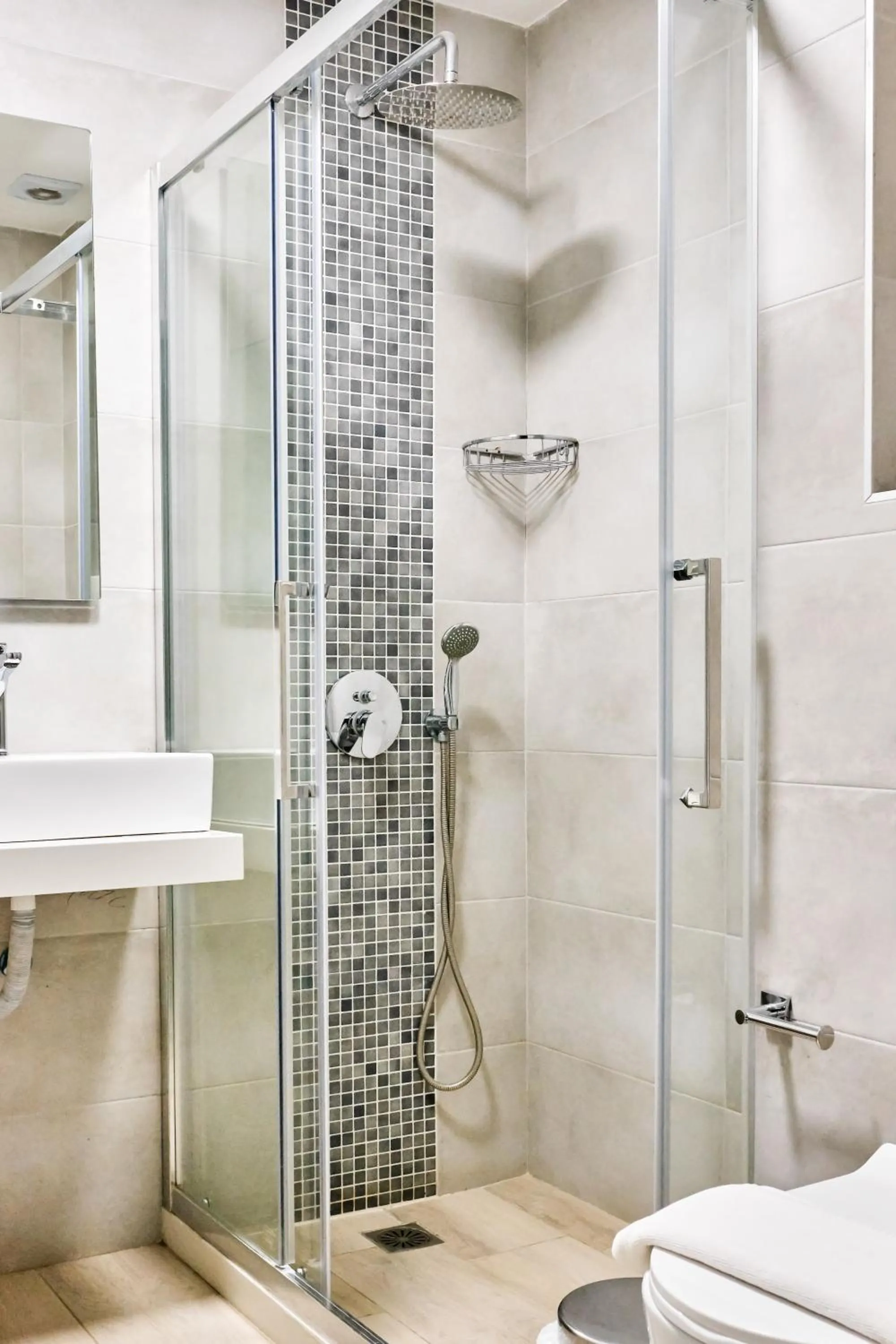 Bathroom in Villa Mare Monte ApartHotel