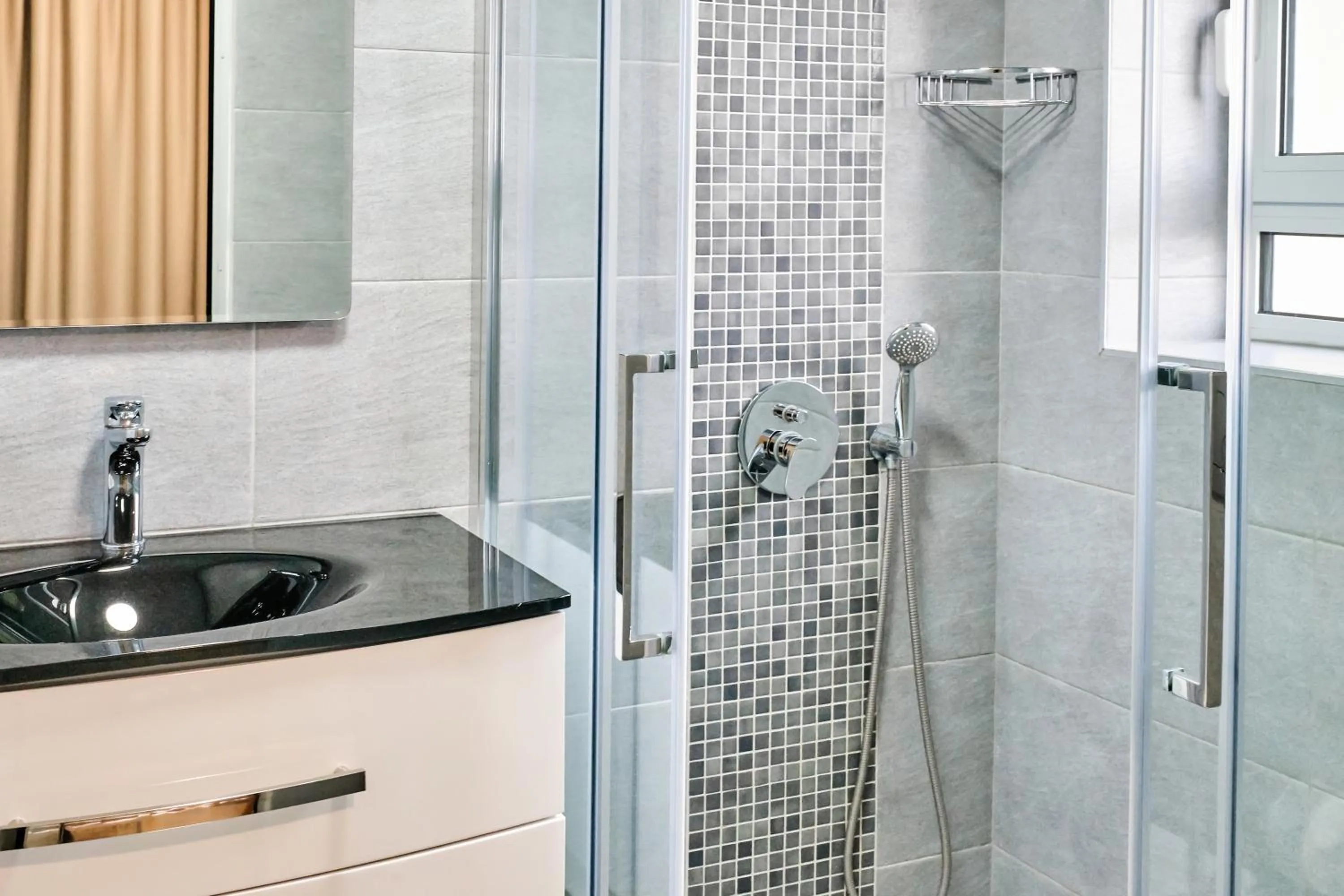 Bathroom in Villa Mare Monte ApartHotel