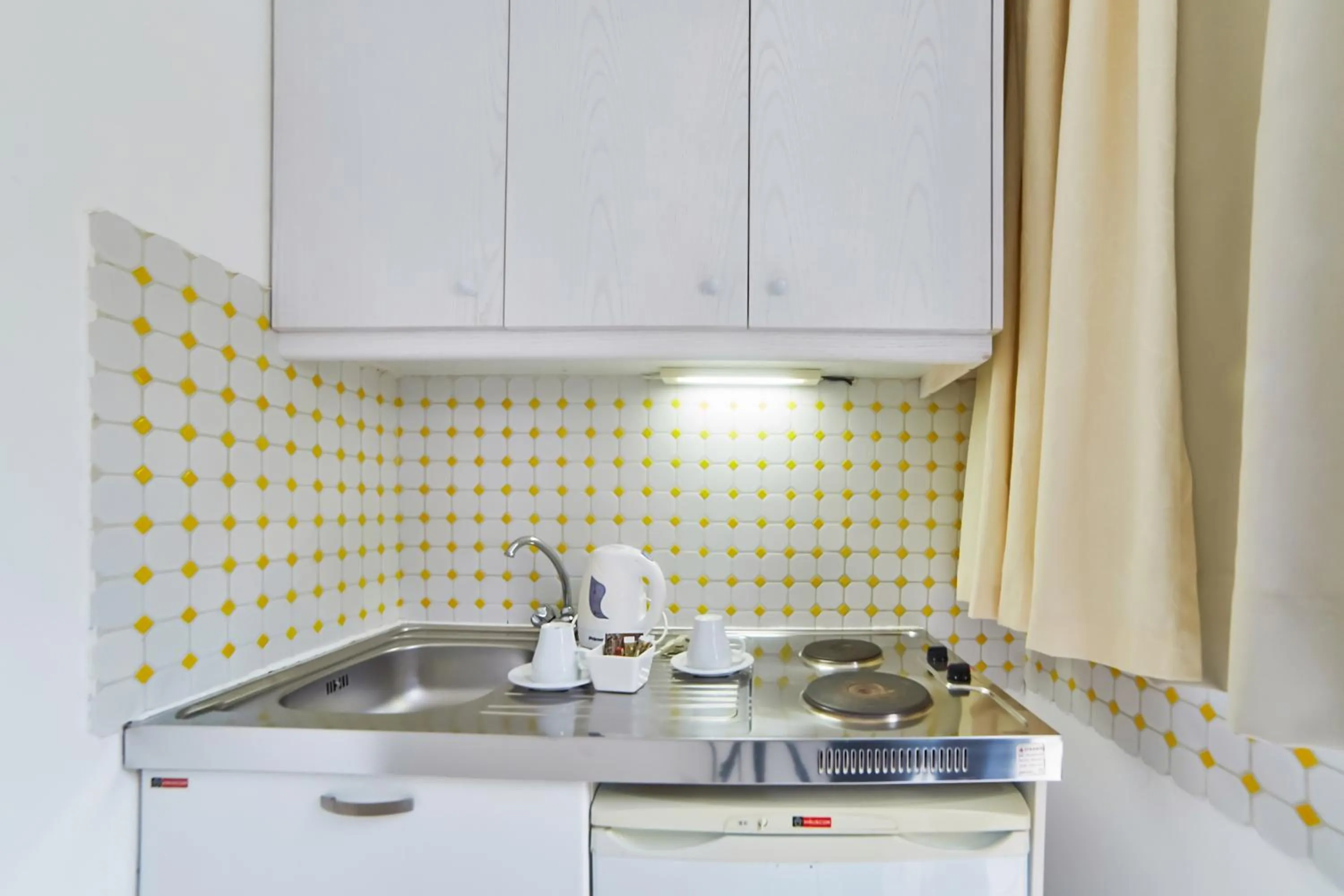 Kitchen or kitchenette in Villa Mare Monte ApartHotel